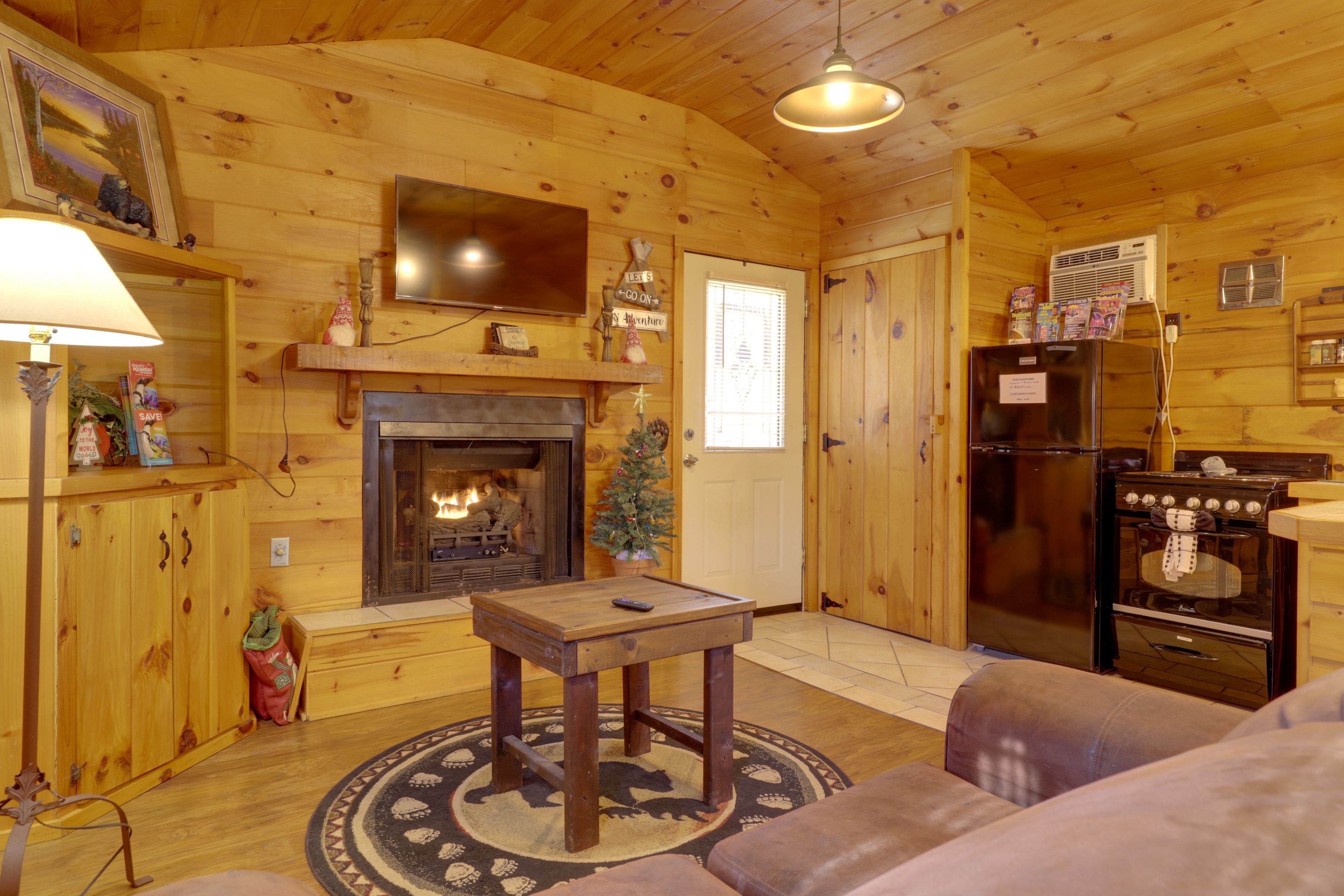 Studio Interior | Free WiFi | Fireplace