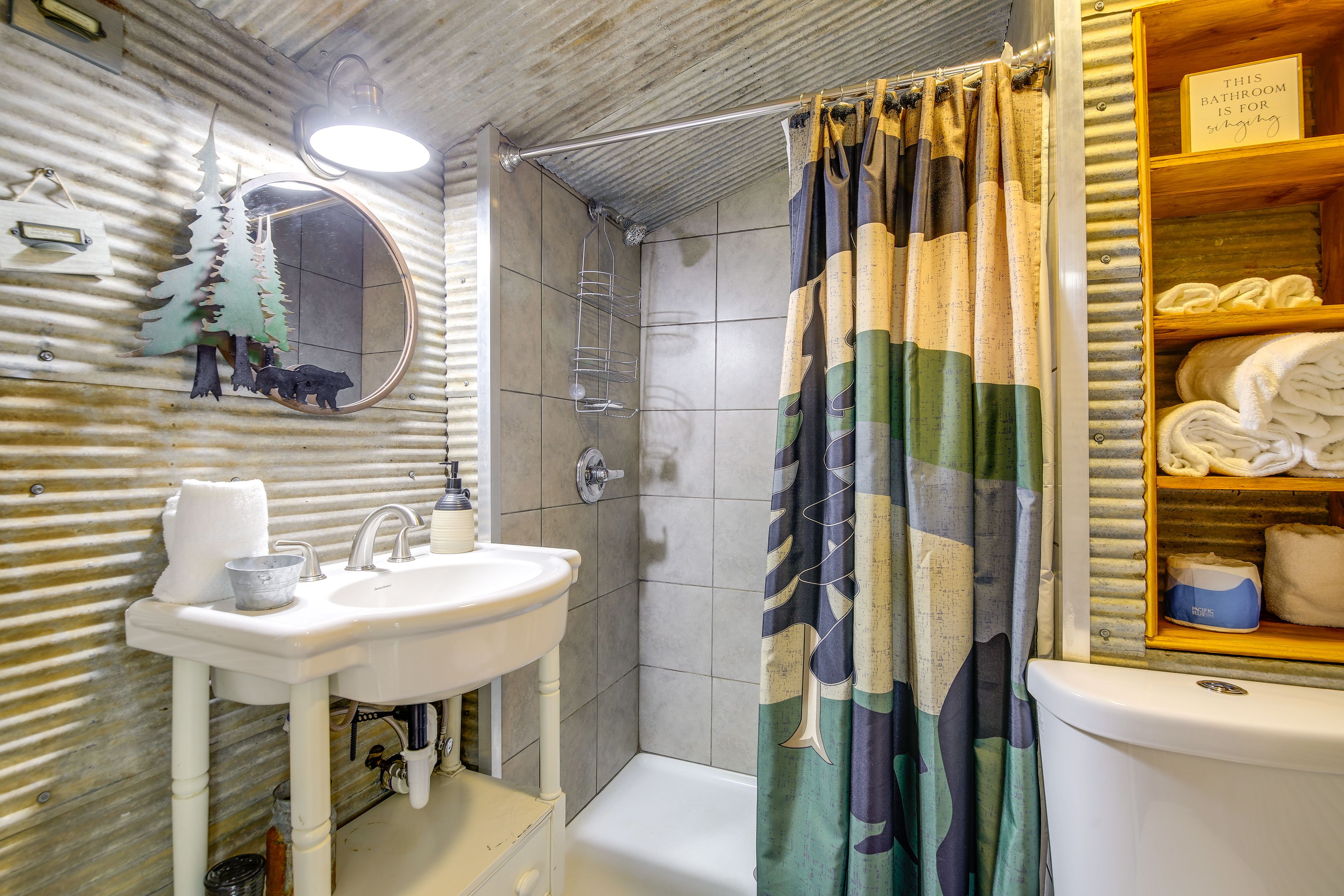 Full Bathroom | Complimentary Toiletries