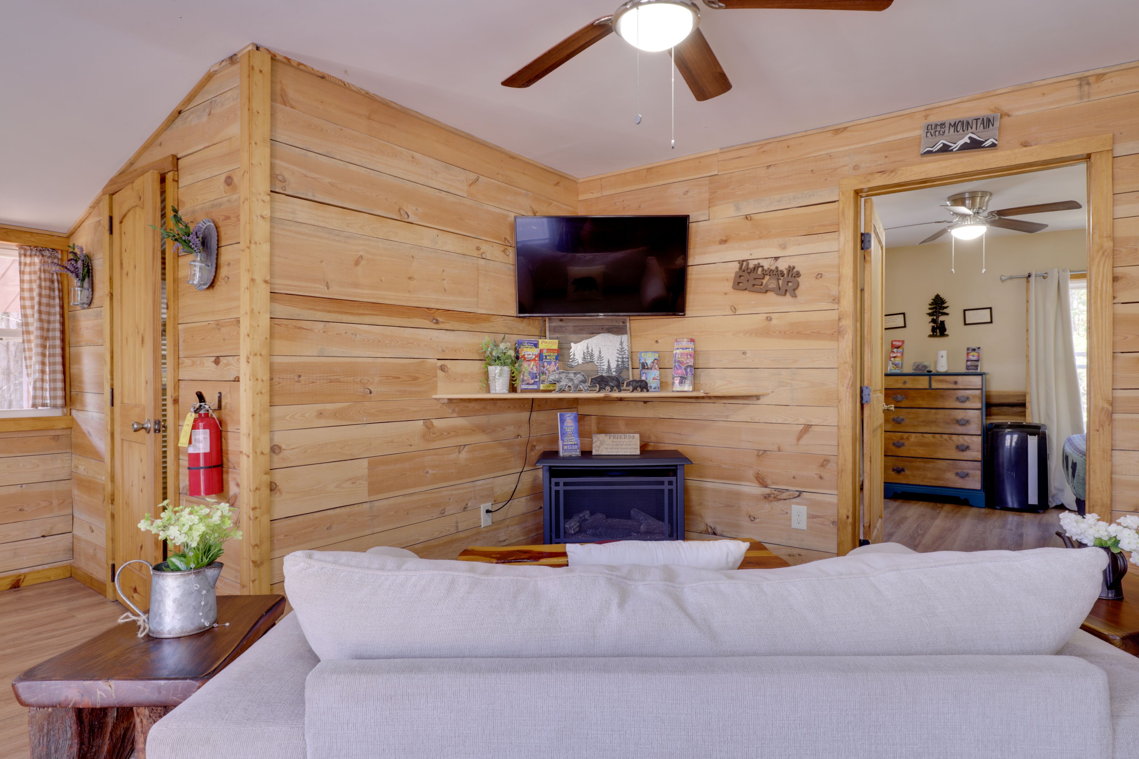 Living Room | Free WiFi | Twin Sleeper Sofa