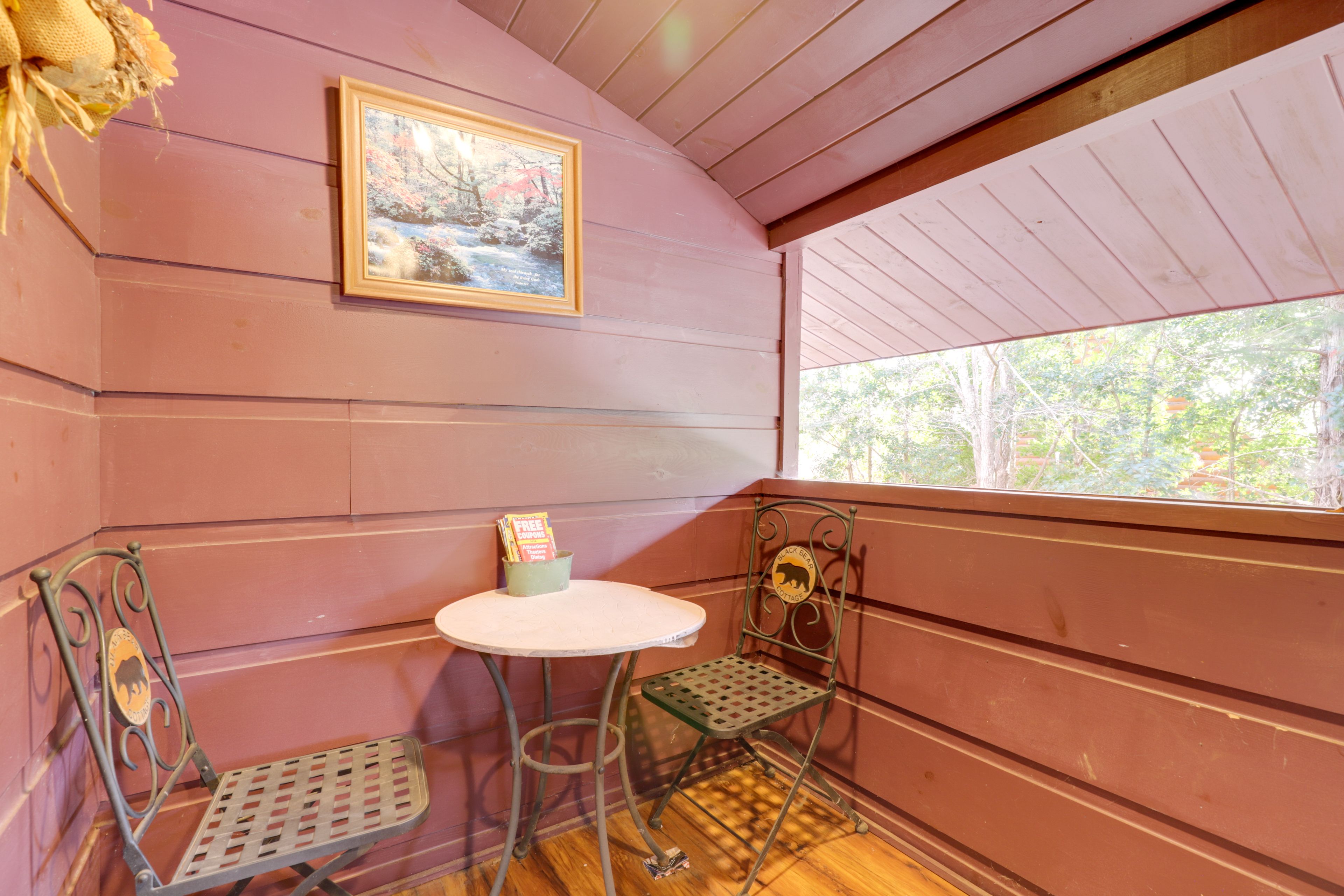 Balcony | Outdoor Dining Area