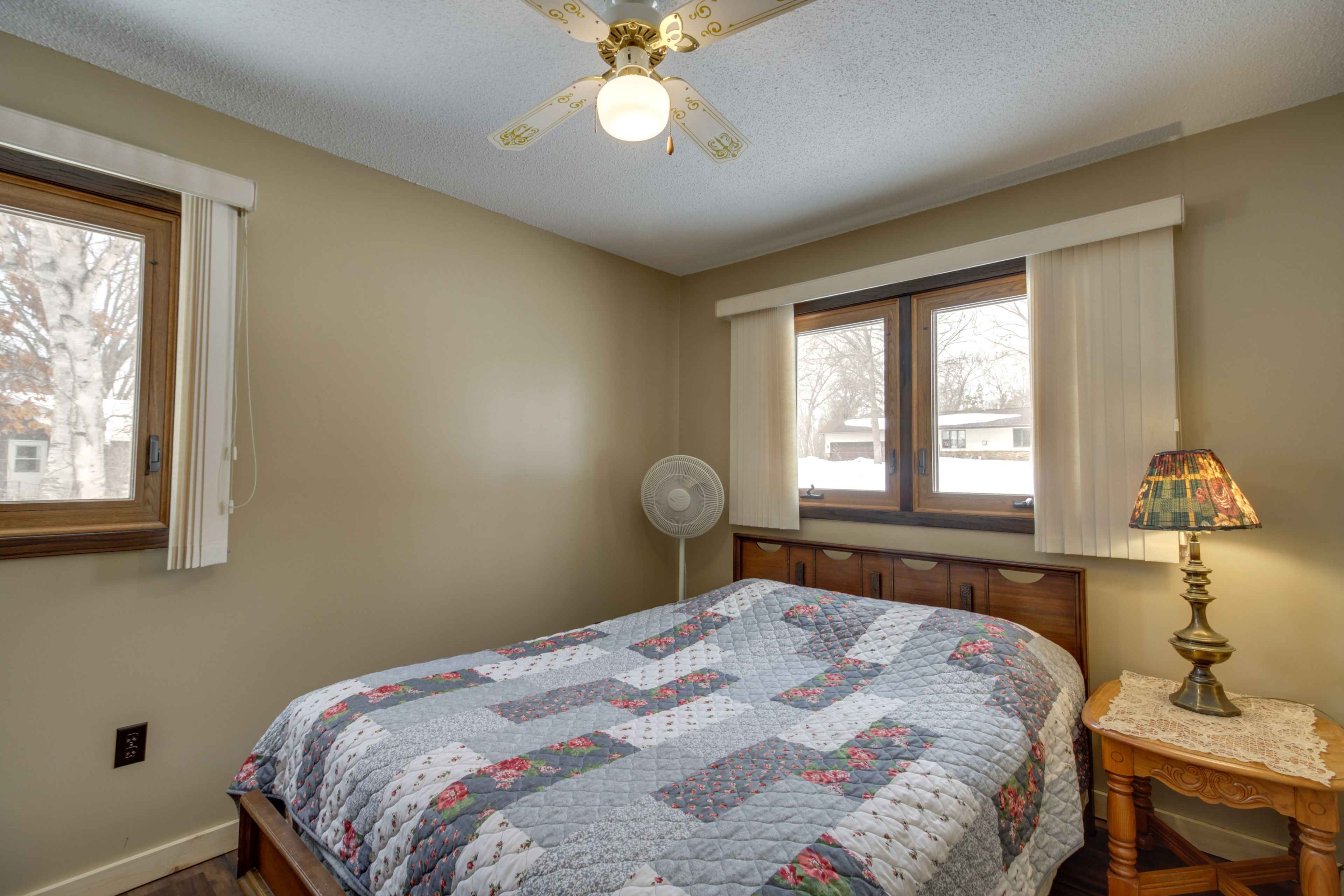 Bedroom 2 | Queen Bed