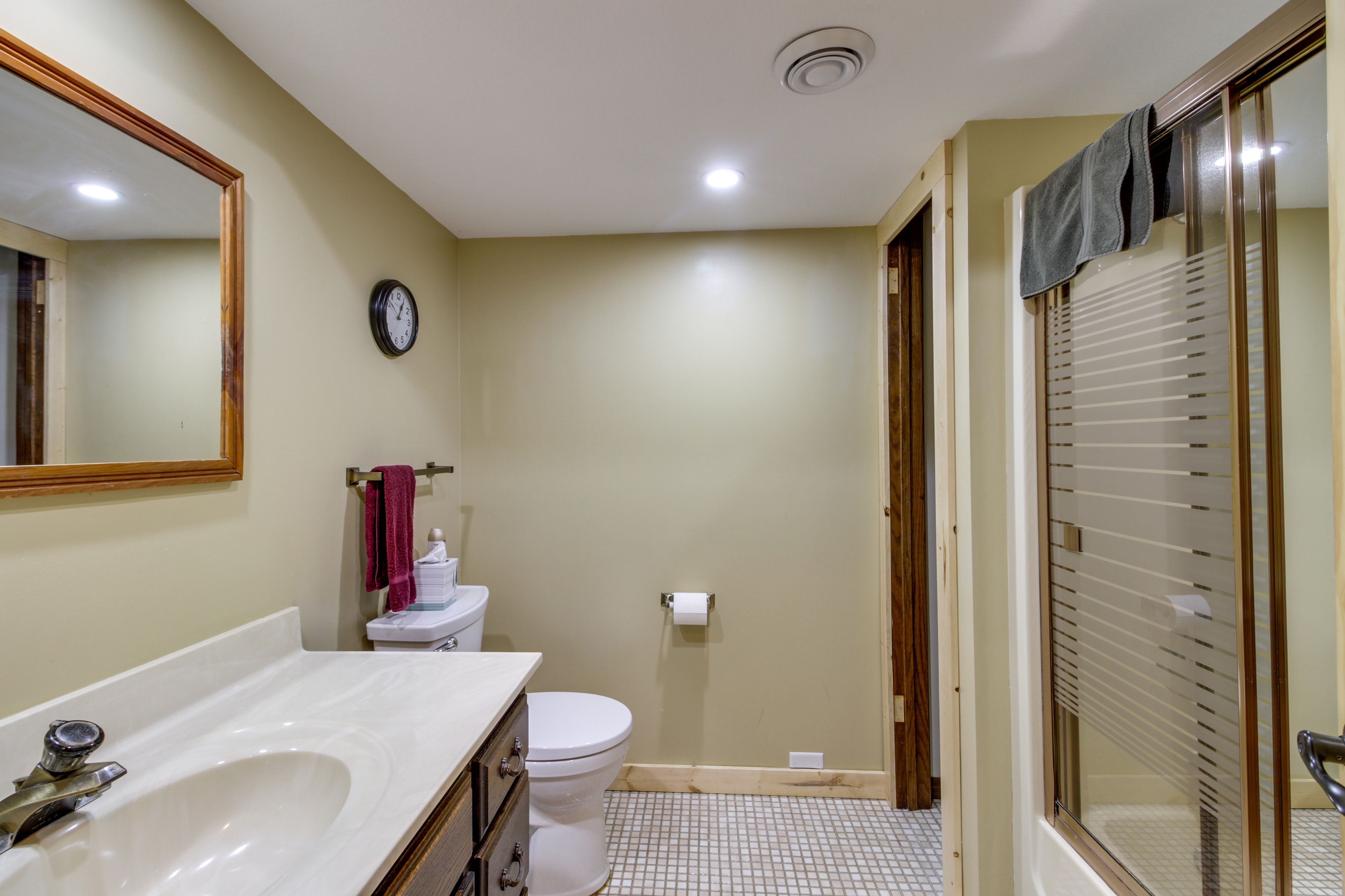 Full Bathroom | Towels & Linens Provided