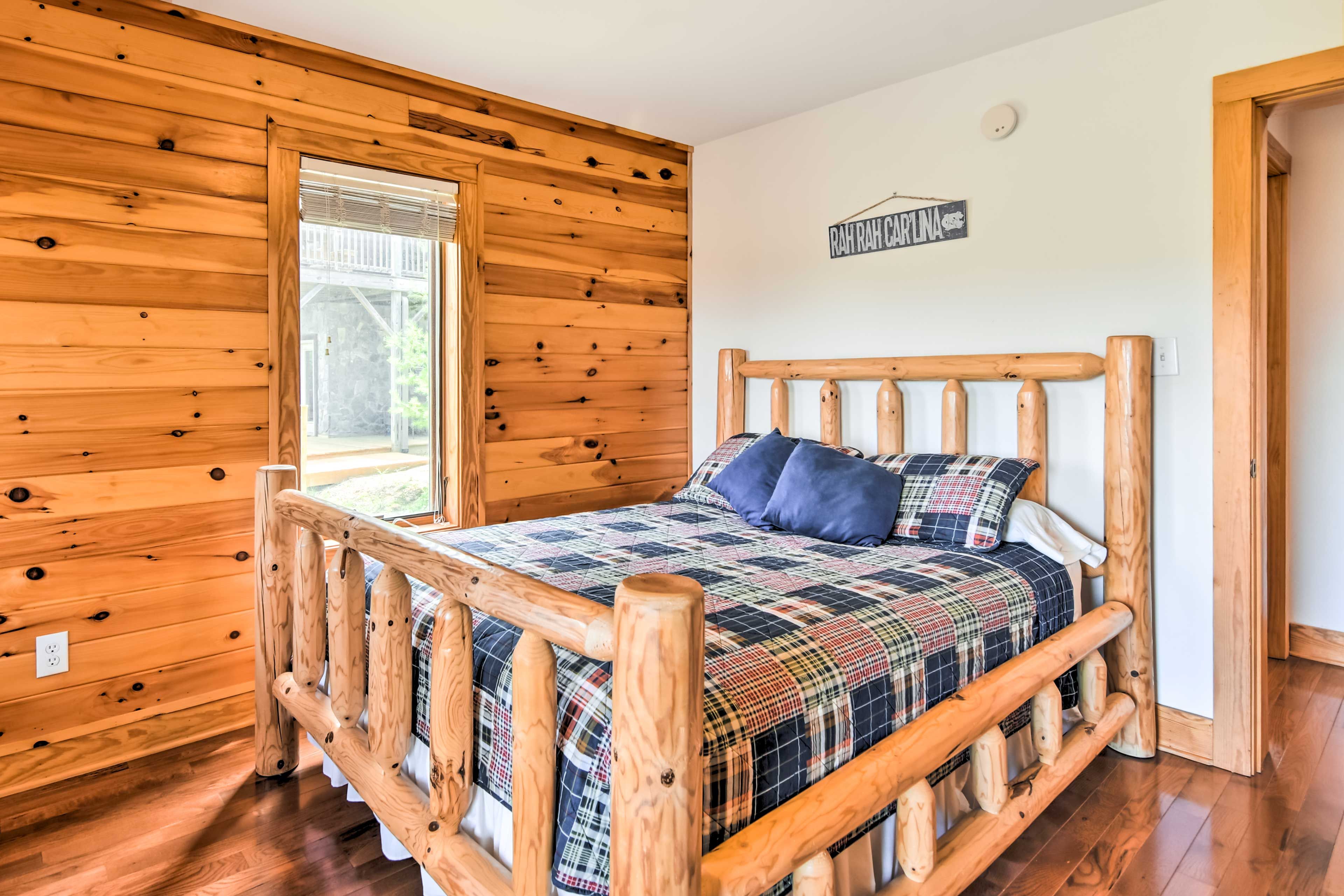 Bedroom 2 | Queen Bed