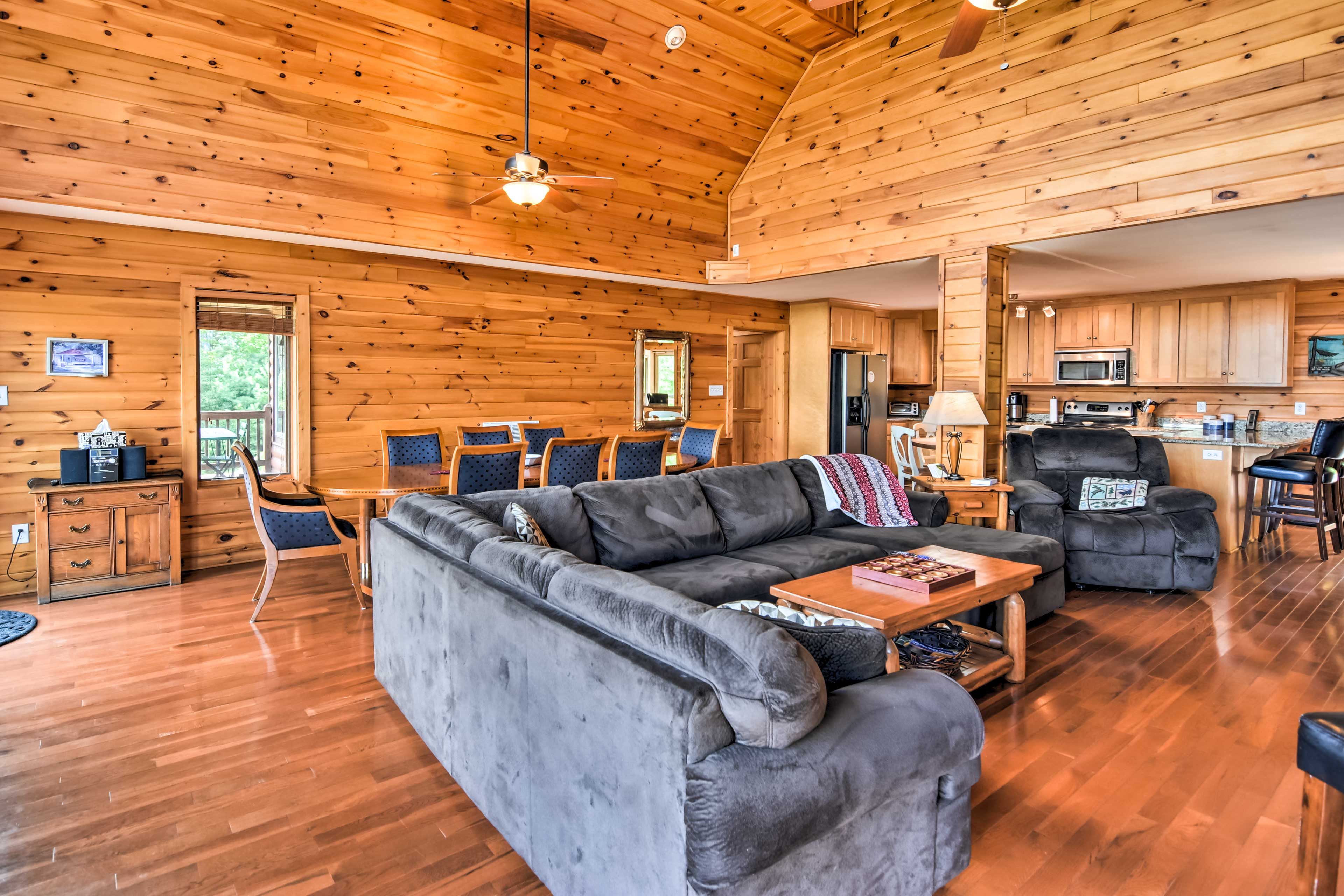 Living Room | Flat-Screen TVs w/ Satellite