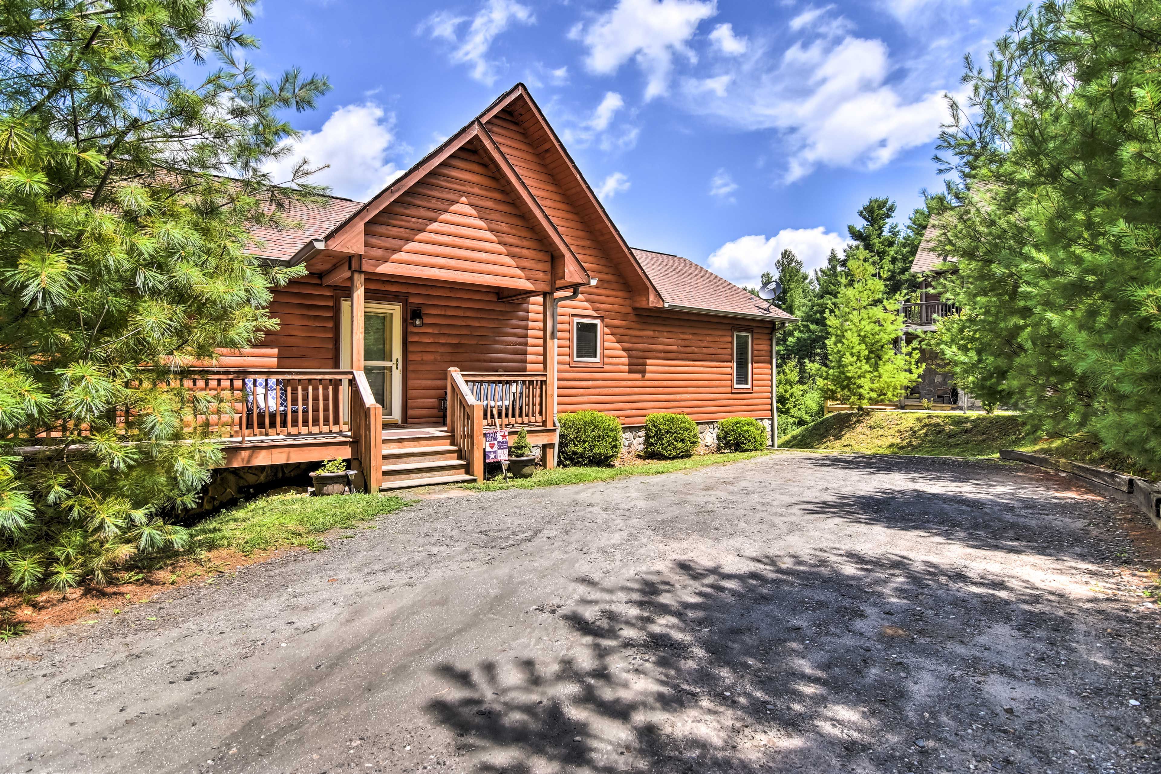 Parking | Driveway (5 Vehicles) | No Garage Access
