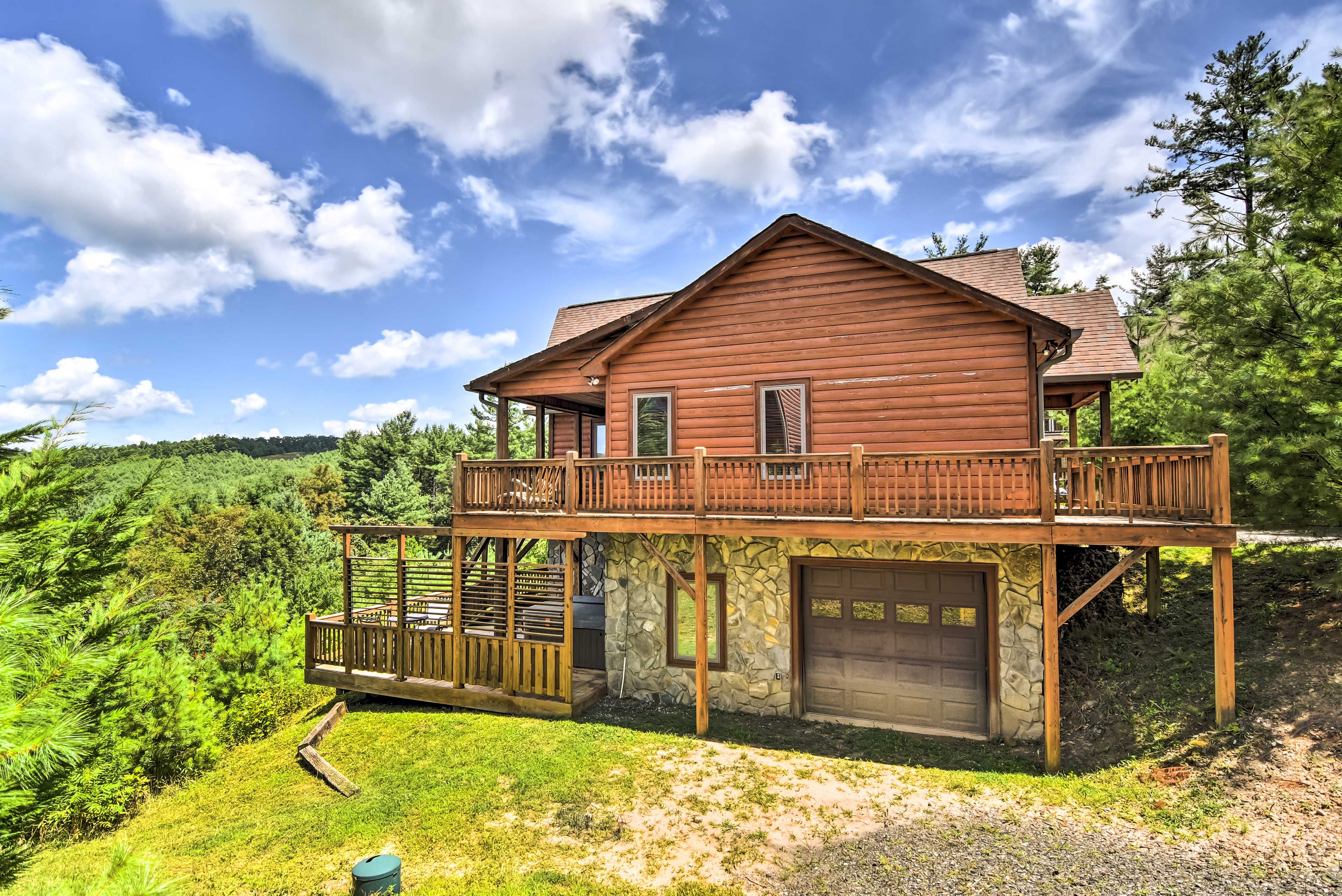 Fleetwood Vacation Rental | 5BR | 3BA | Stairs Required for Access | 3,200 Sq Ft