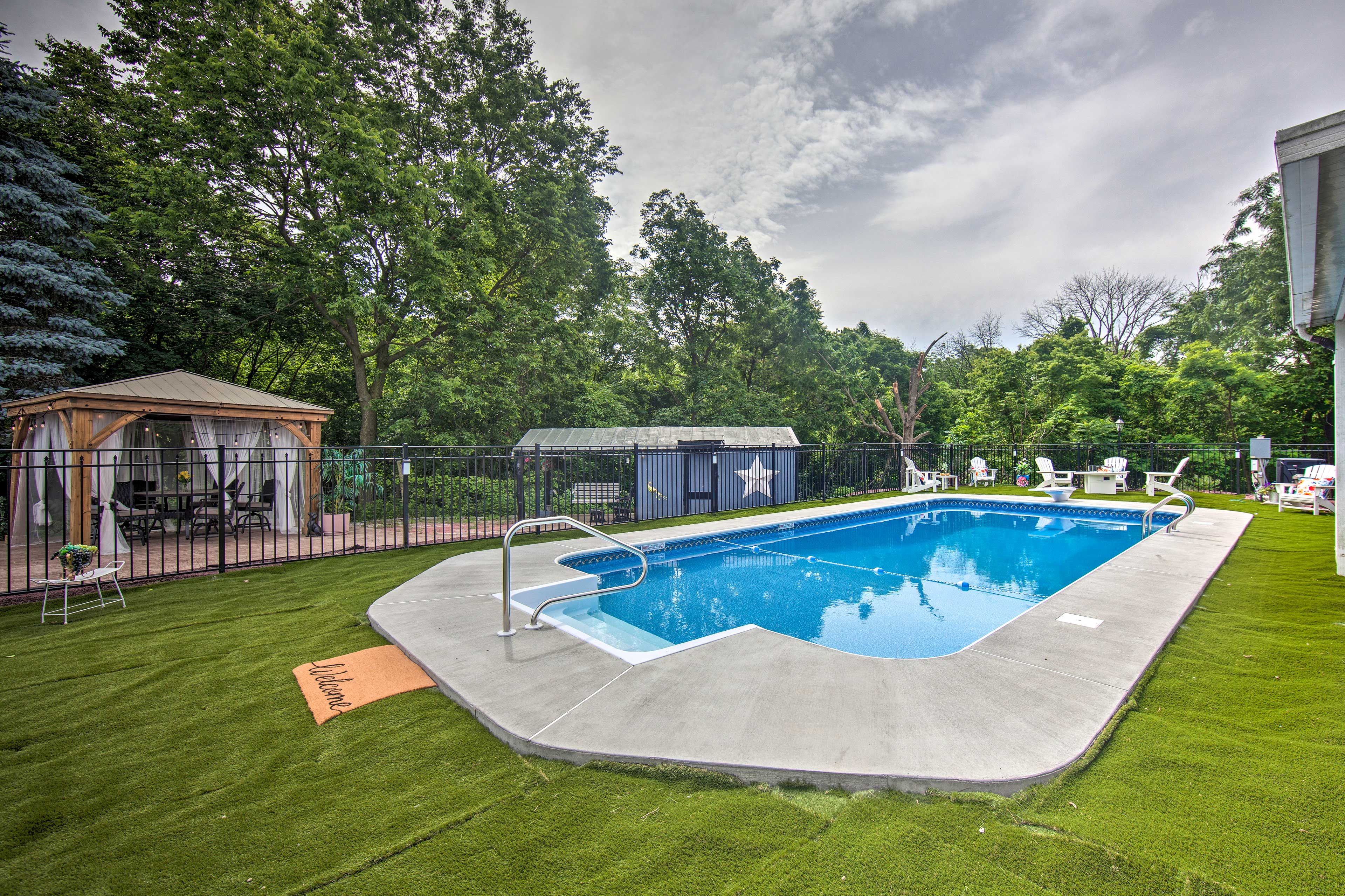 Private Pool (Open Seasonally)