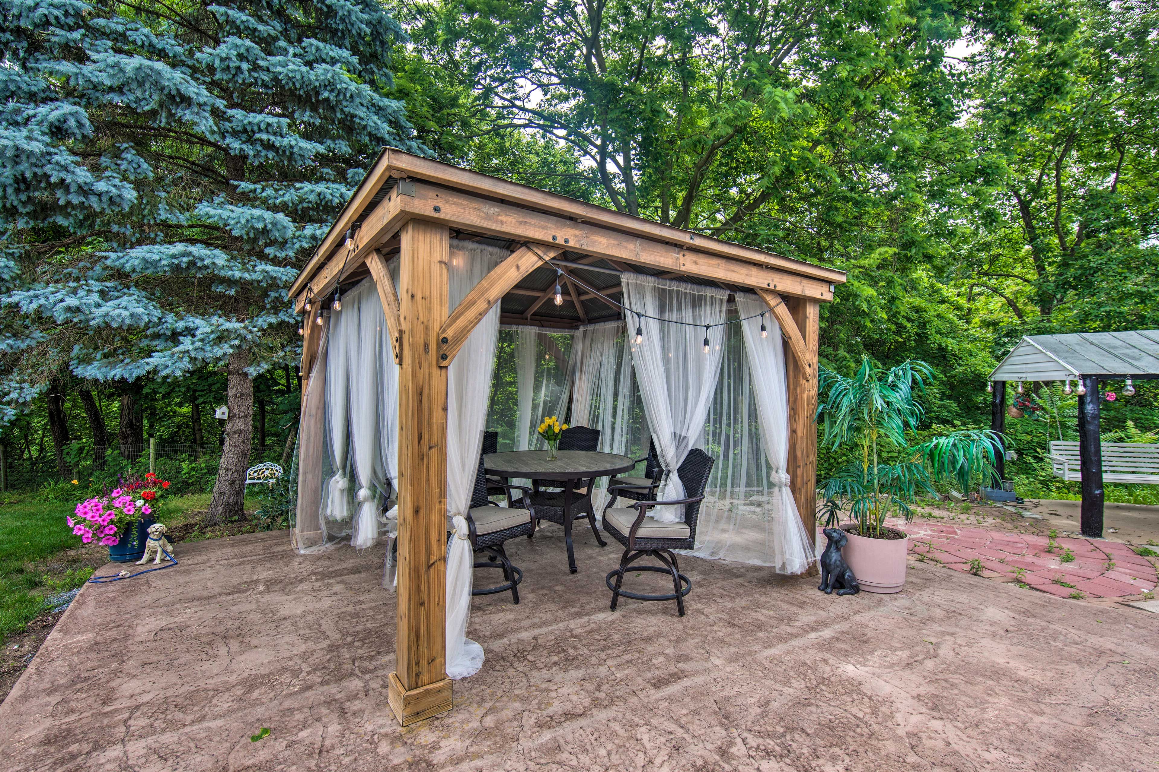 Covered Pergola | Outdoor Dining