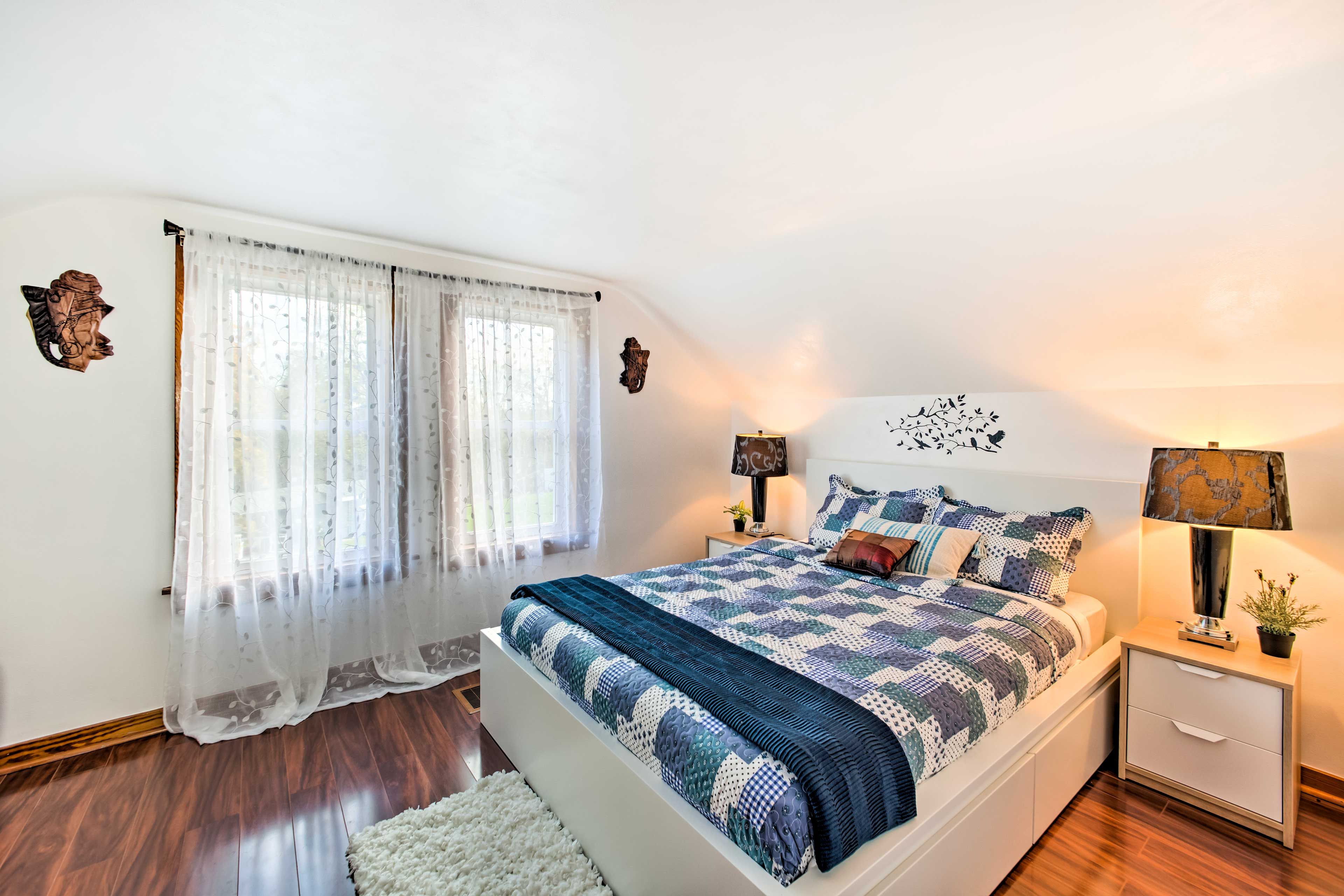 Bedroom 3 | Queen Bed