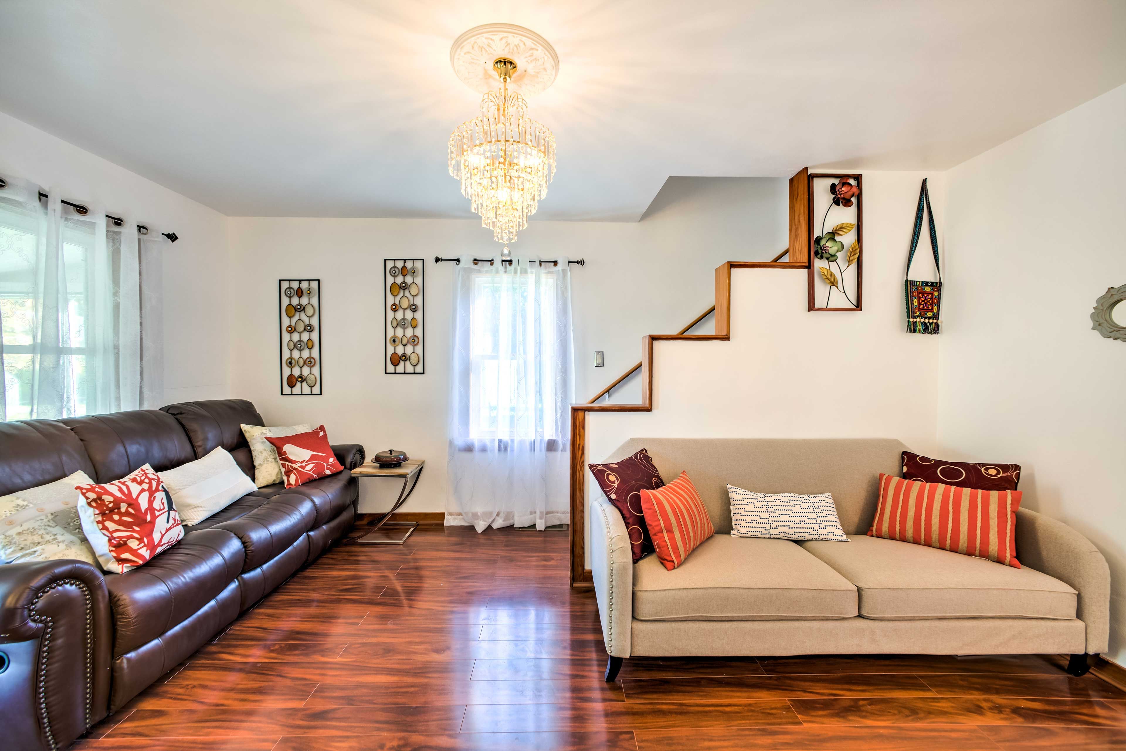 Living Room | Pull-Out Couch | Free WiFi | Central A/C & Heating