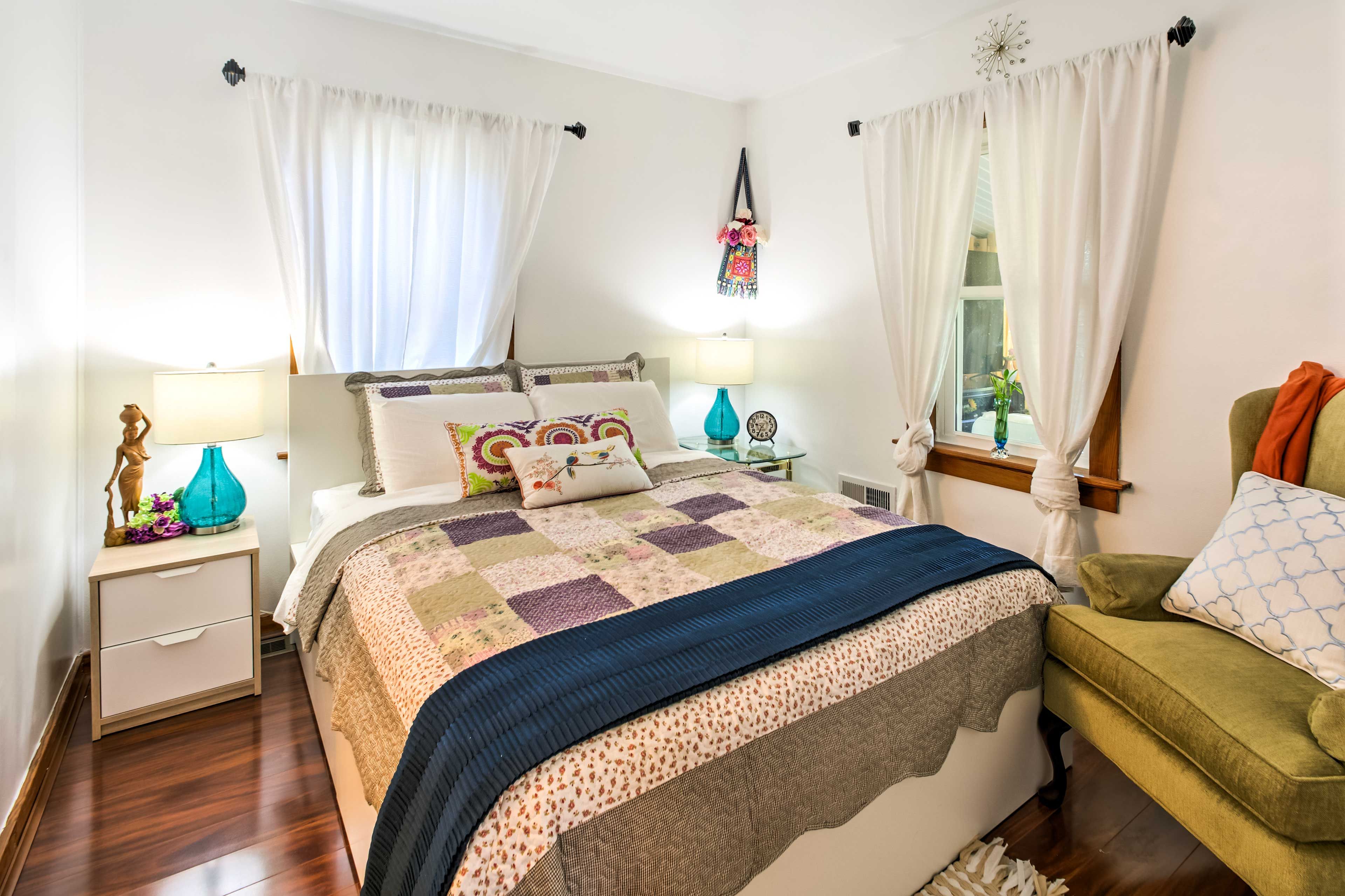 Bedroom 1 | Queen Bed | Main Floor