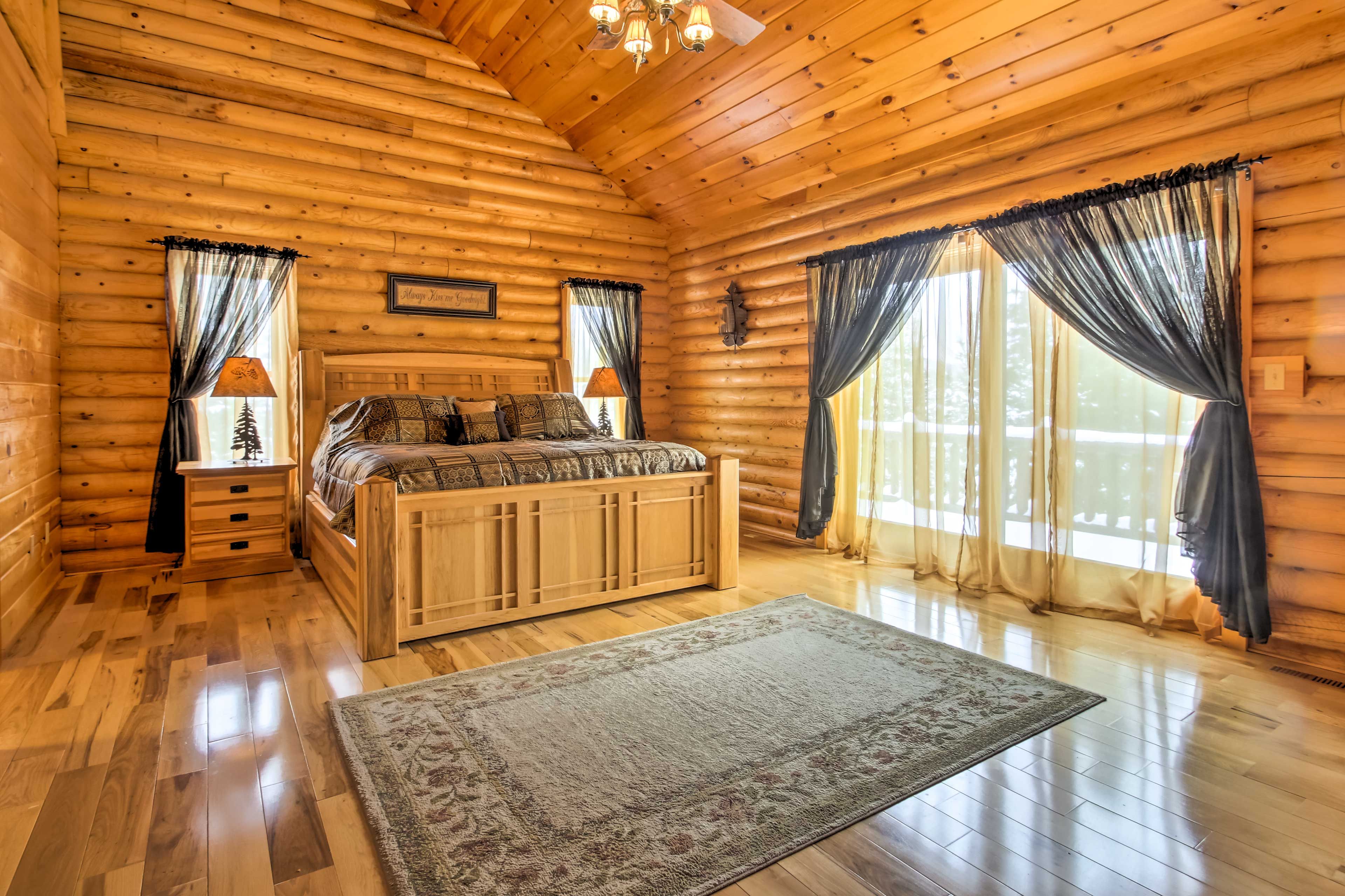 Bedroom 1 | King Bed