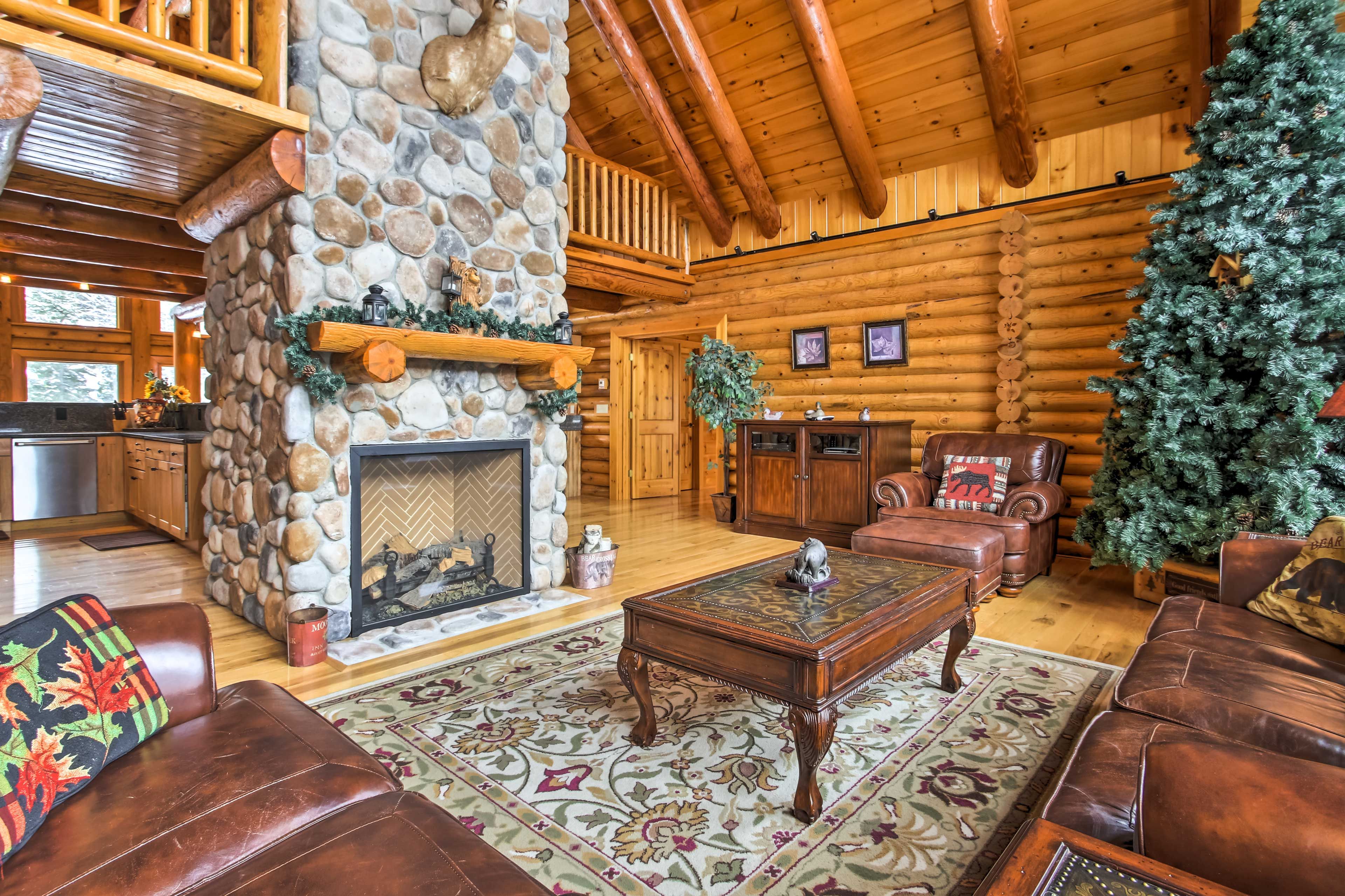 Living Room | Central A/C & Heating | DVD Player | Gas Fireplace