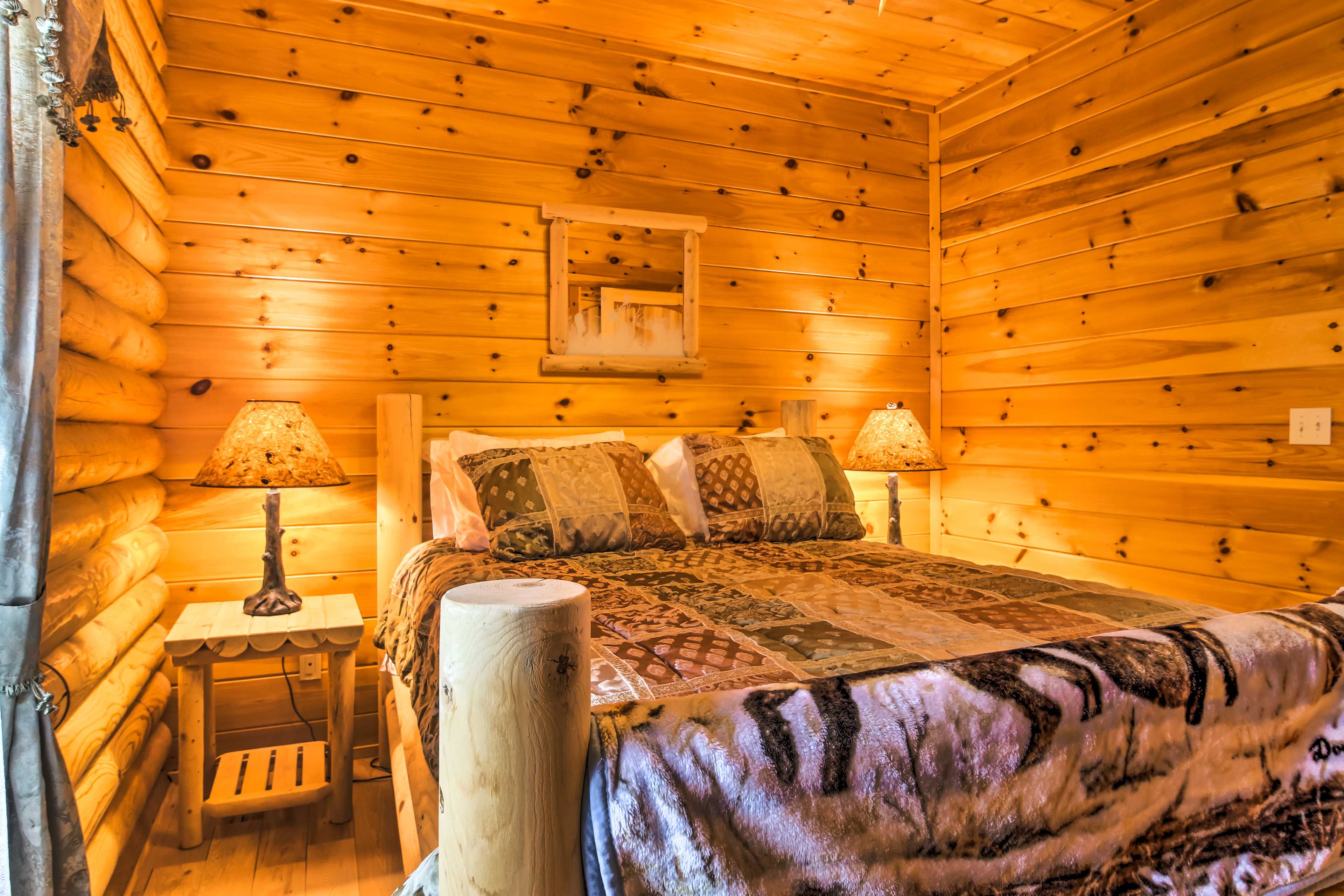 Bedroom 3 | Queen Bed