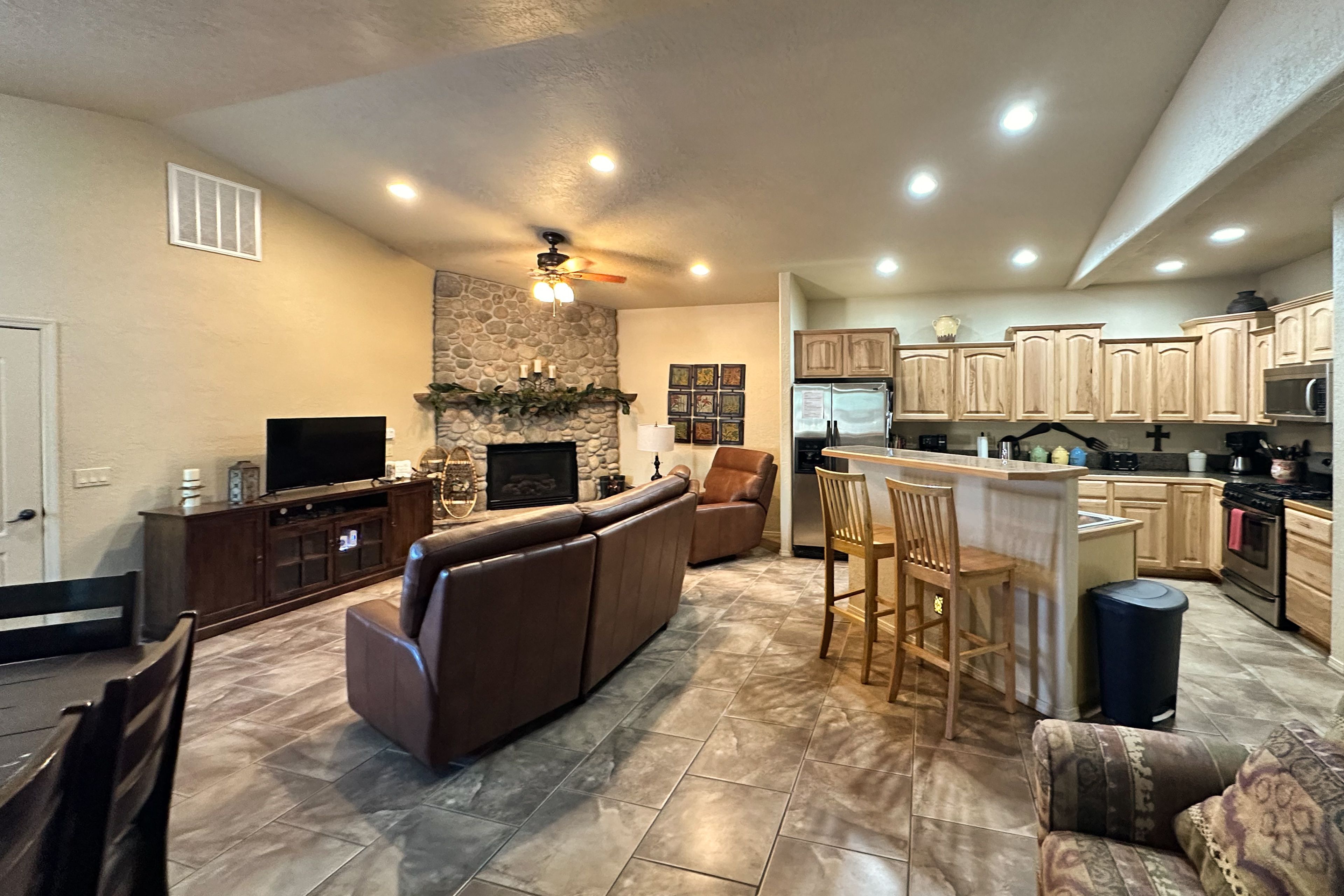 Living Room | Free WiFi | Central Heating | TV w/ Amazon Firestick