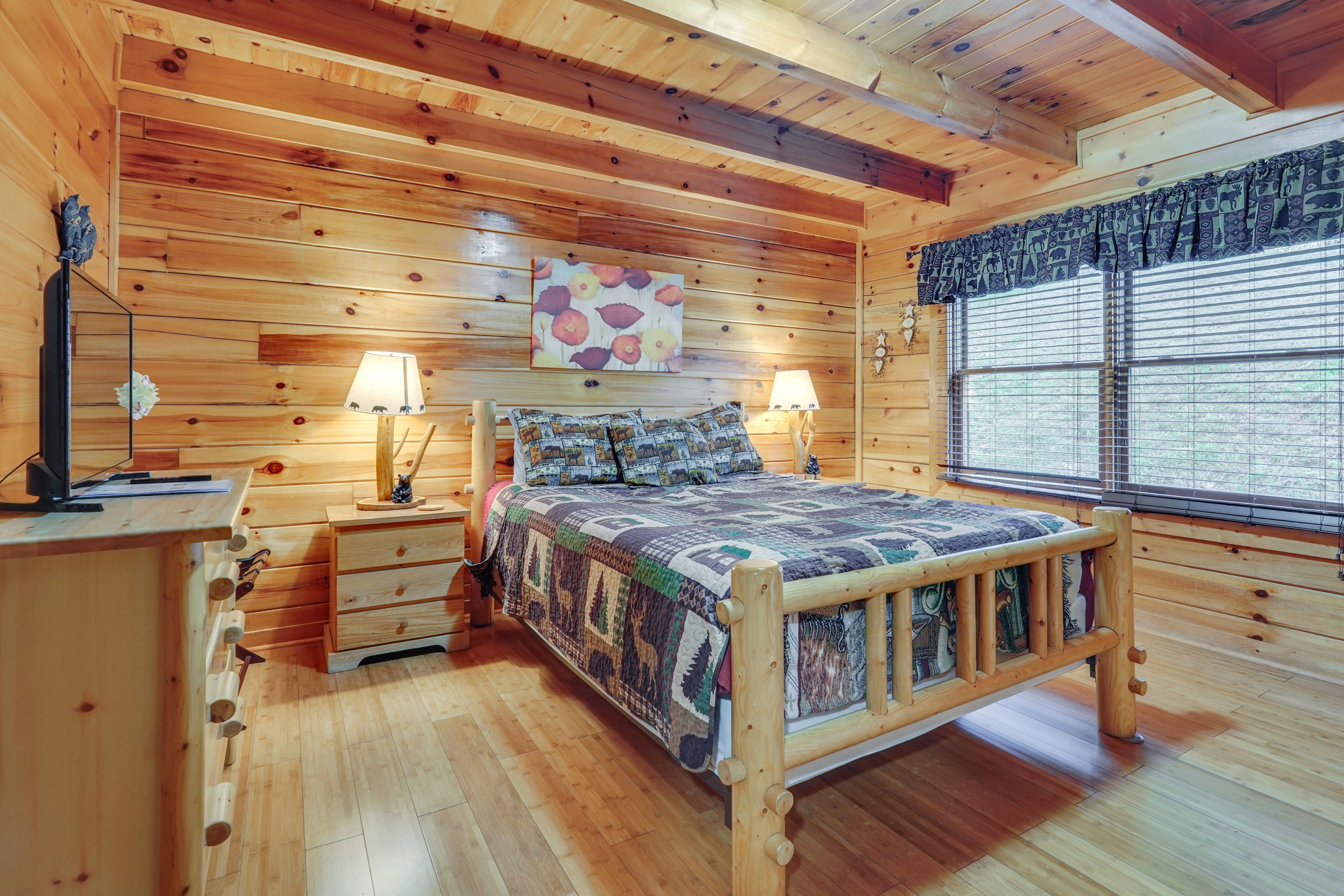 Bedroom 2 | Queen Bed