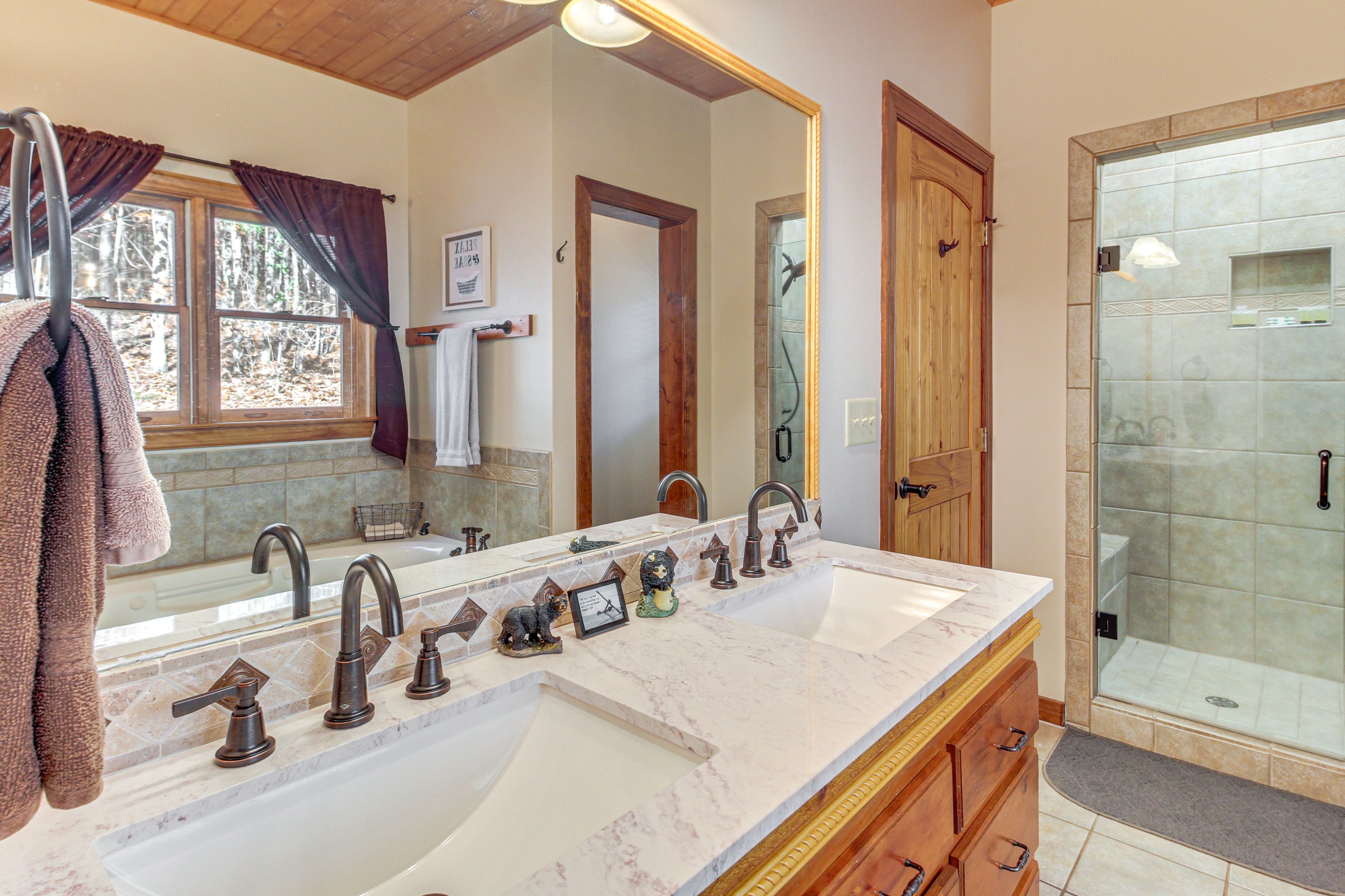 Full Bathroom | 1st Floor