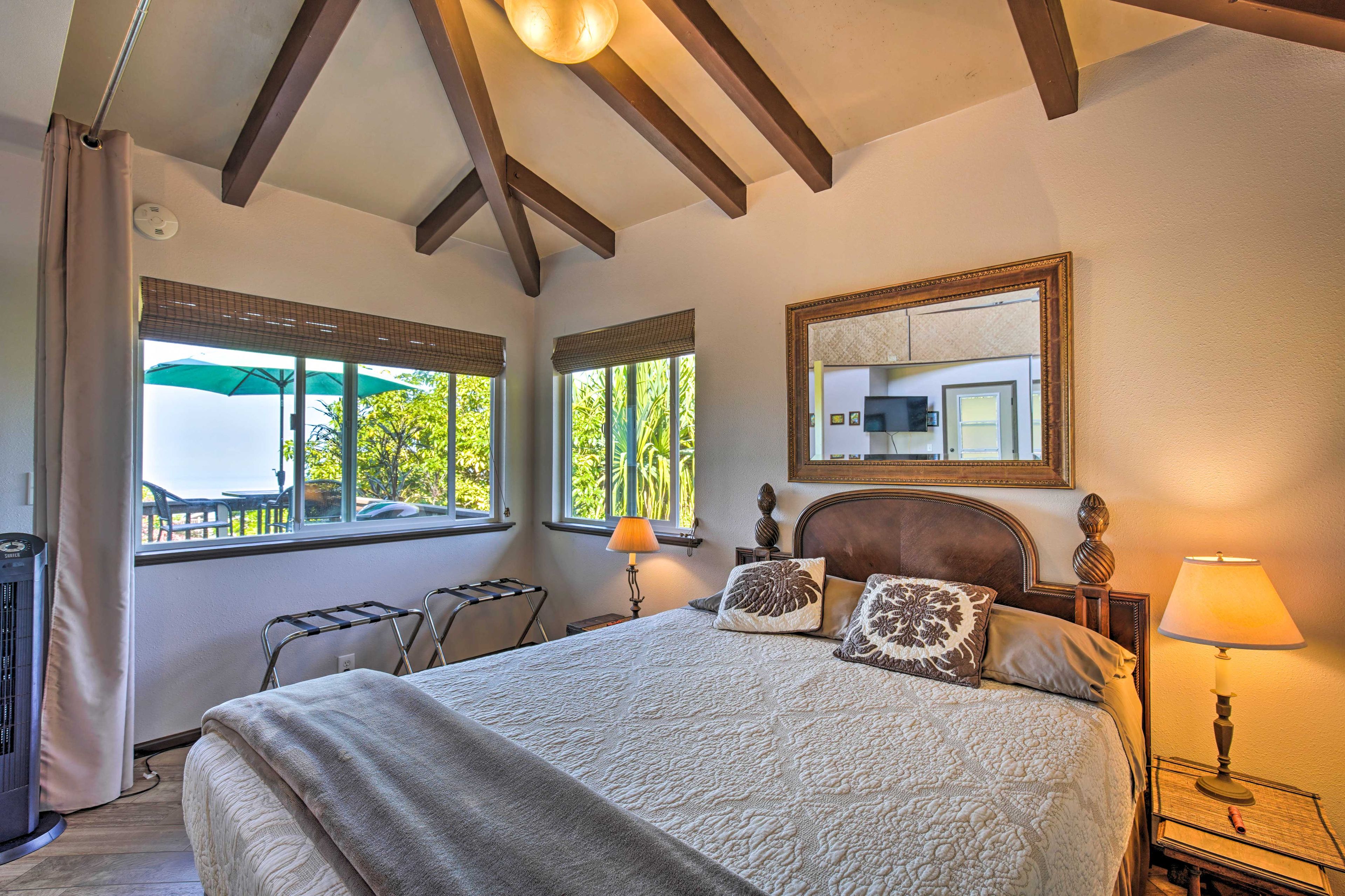 Studio | Queen Bed
