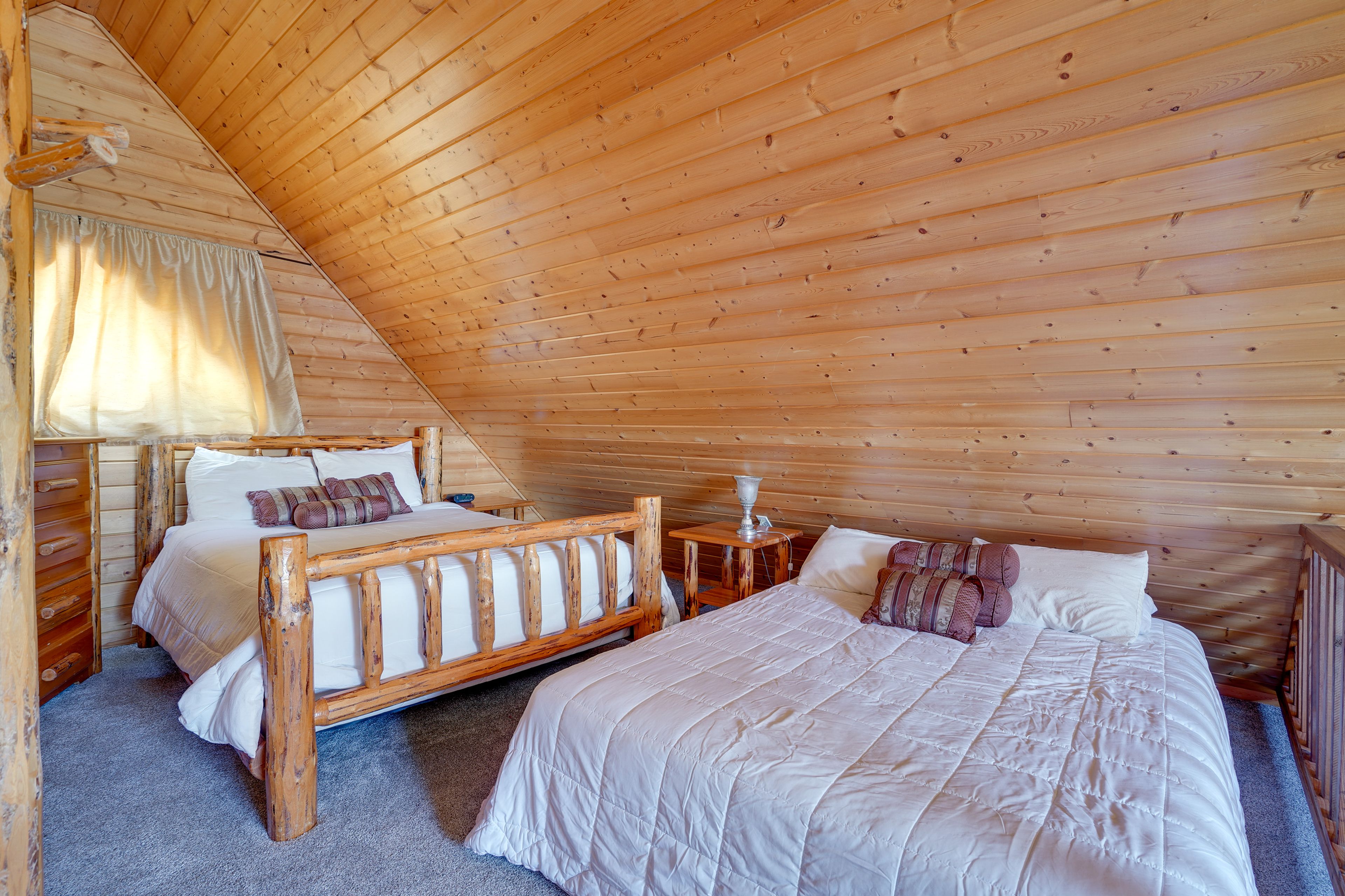 Loft | 2 Queen Beds | Linens Provided