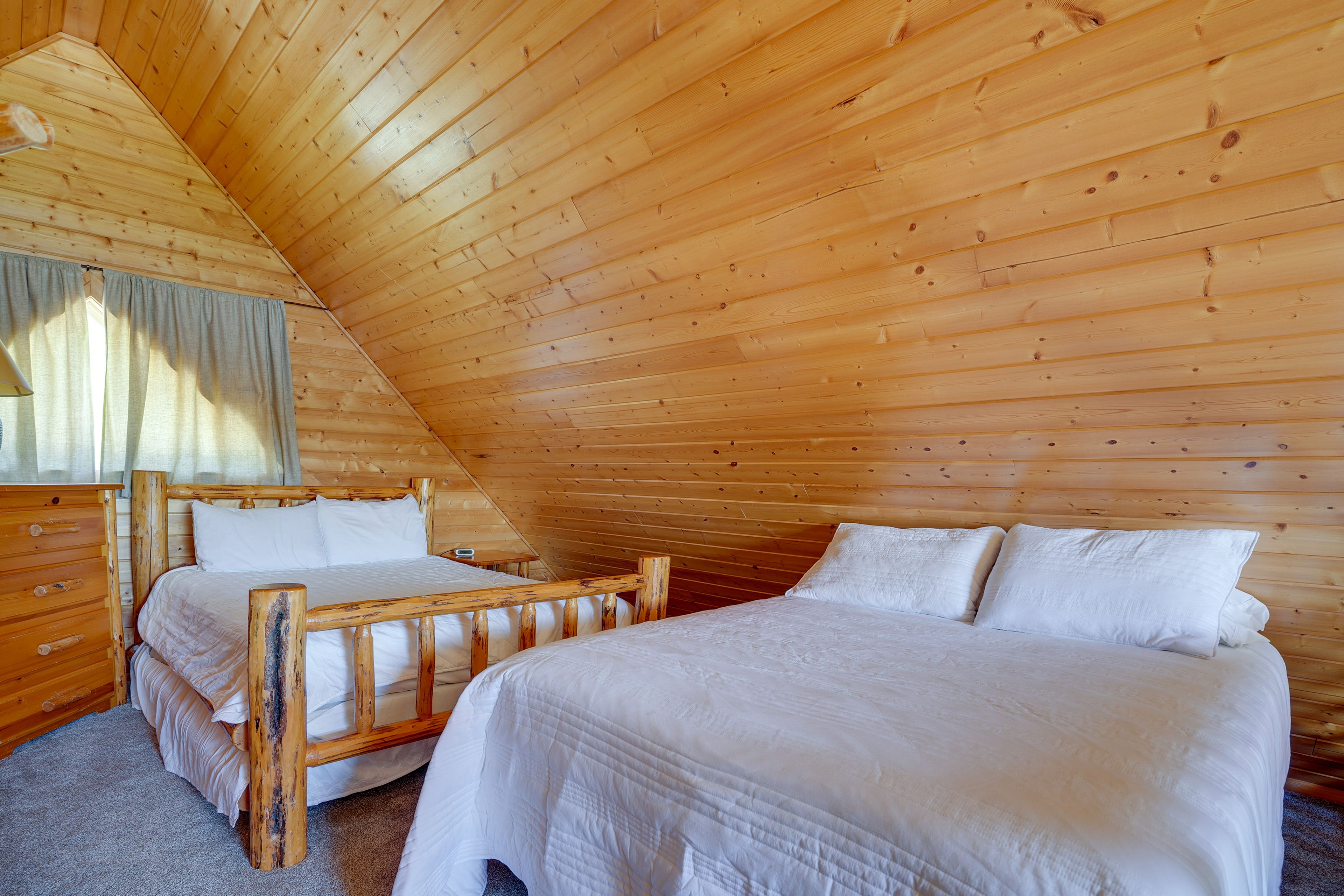 Loft | 2 Queen Beds