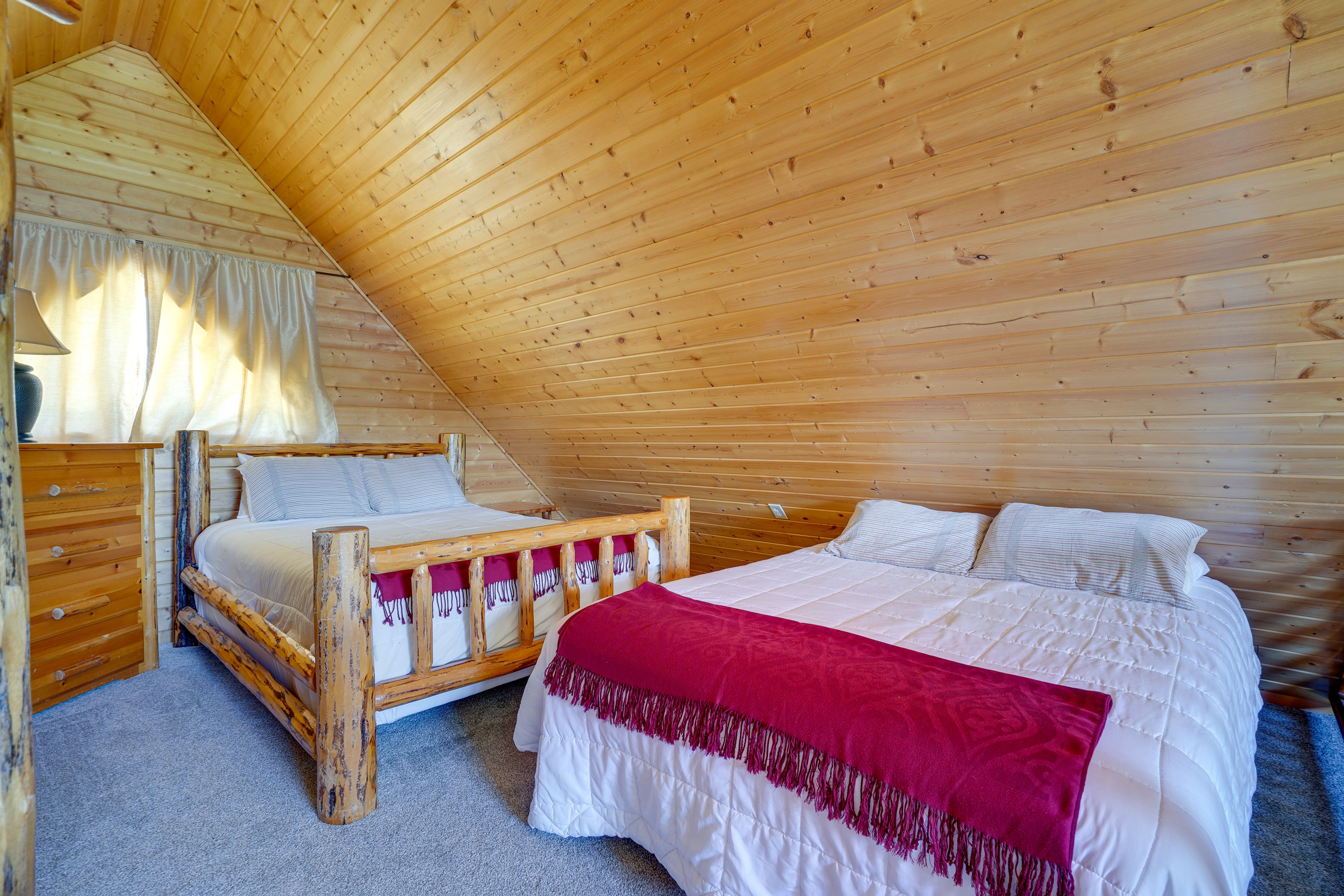 Loft | 2 Queen Beds