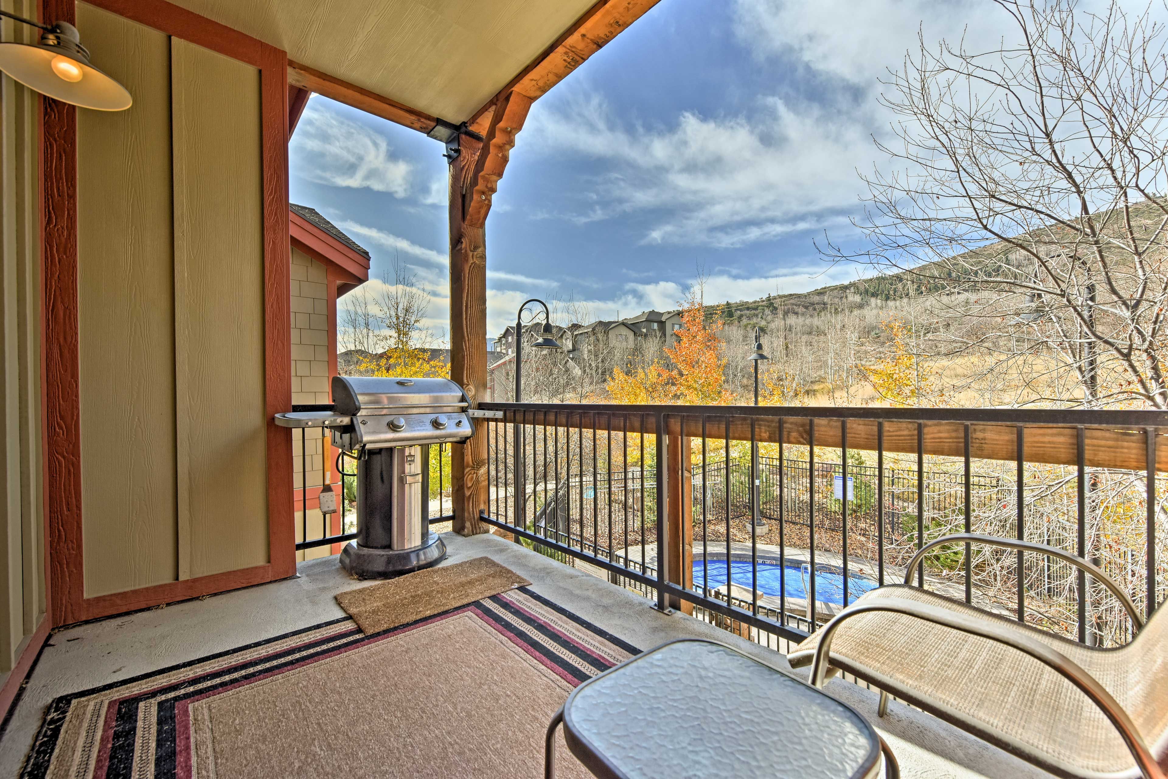 The 3-bedroom, 2-bath condo is just 5 miles away from 3 mountain resorts!