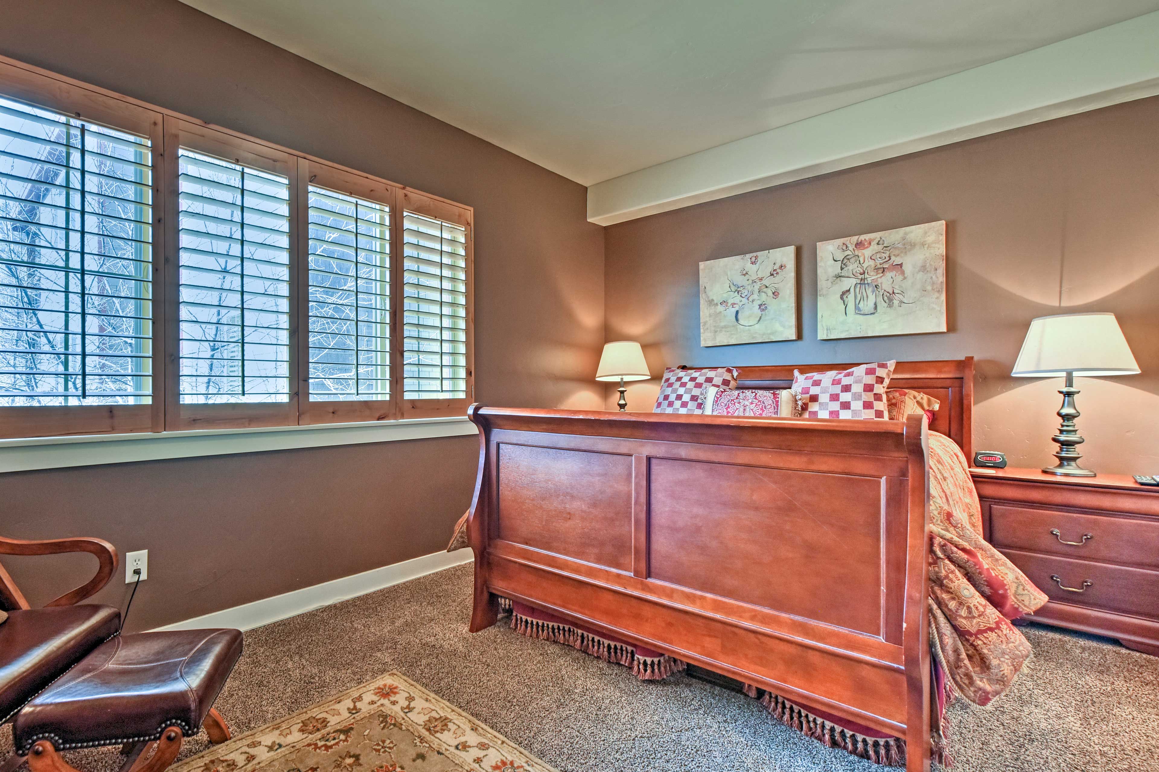 Relax and recharge for your next alpine adventure in the bedroom suite.