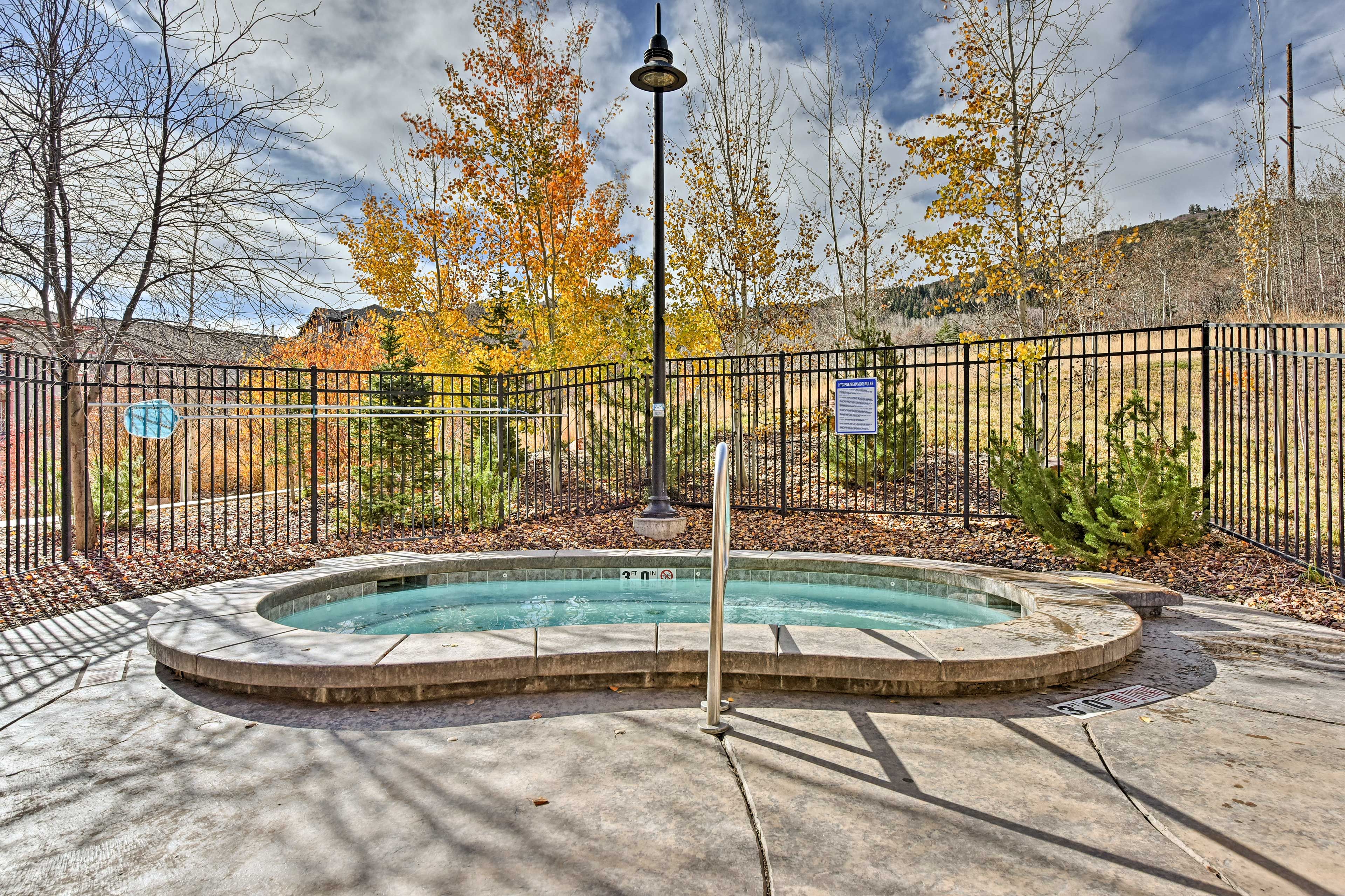 Sink into the hot tub under sunny or starry skies.