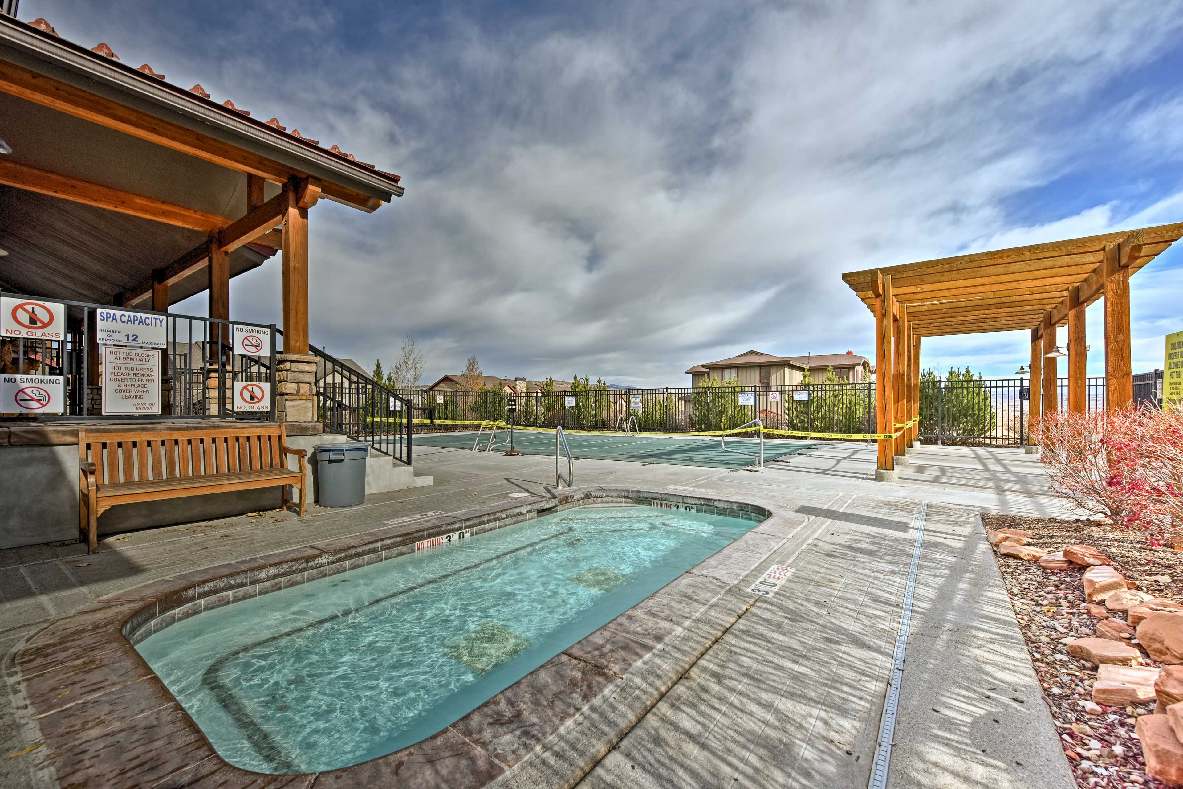 Enjoy access to a seasonal community pool and hot tub during your stay!