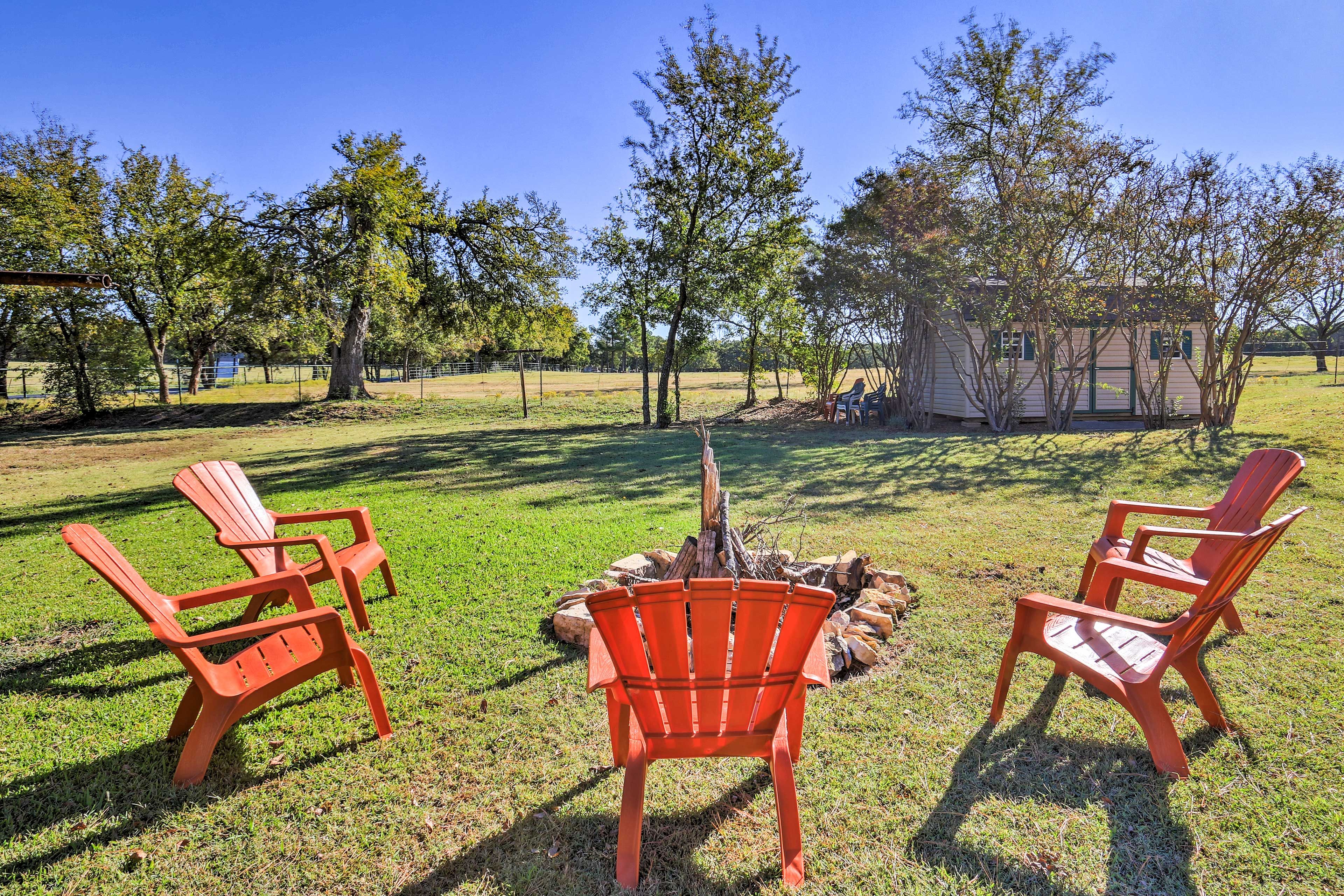 Private Yard | Fire Pit