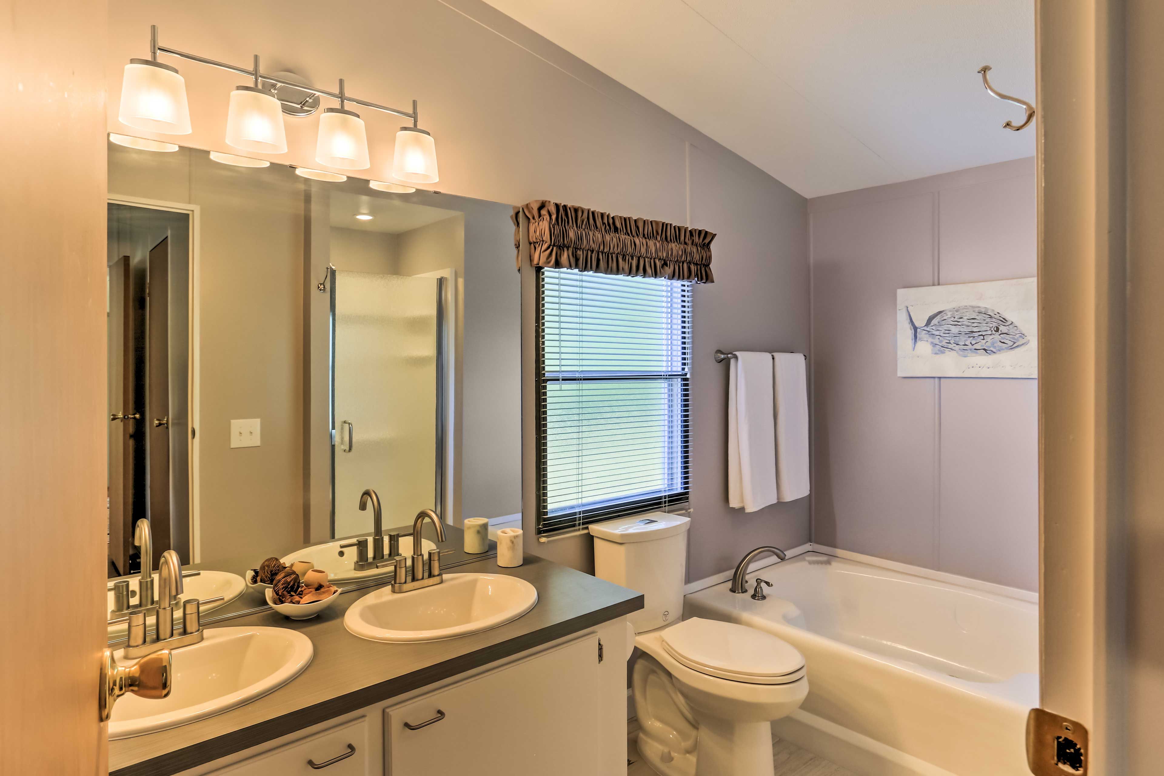 Full Bathroom | Linens & Towels