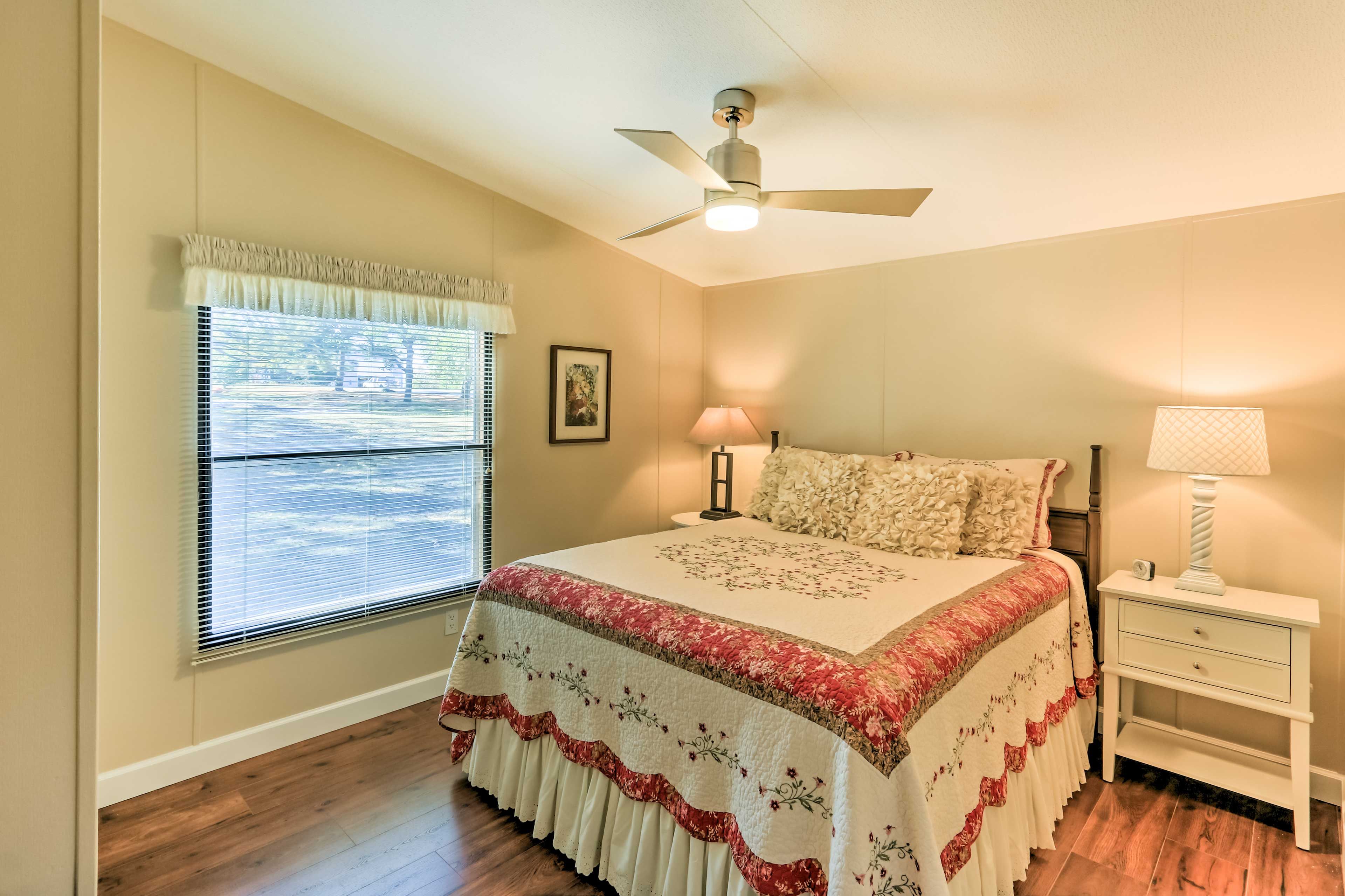 Bedroom 2 | Queen Bed