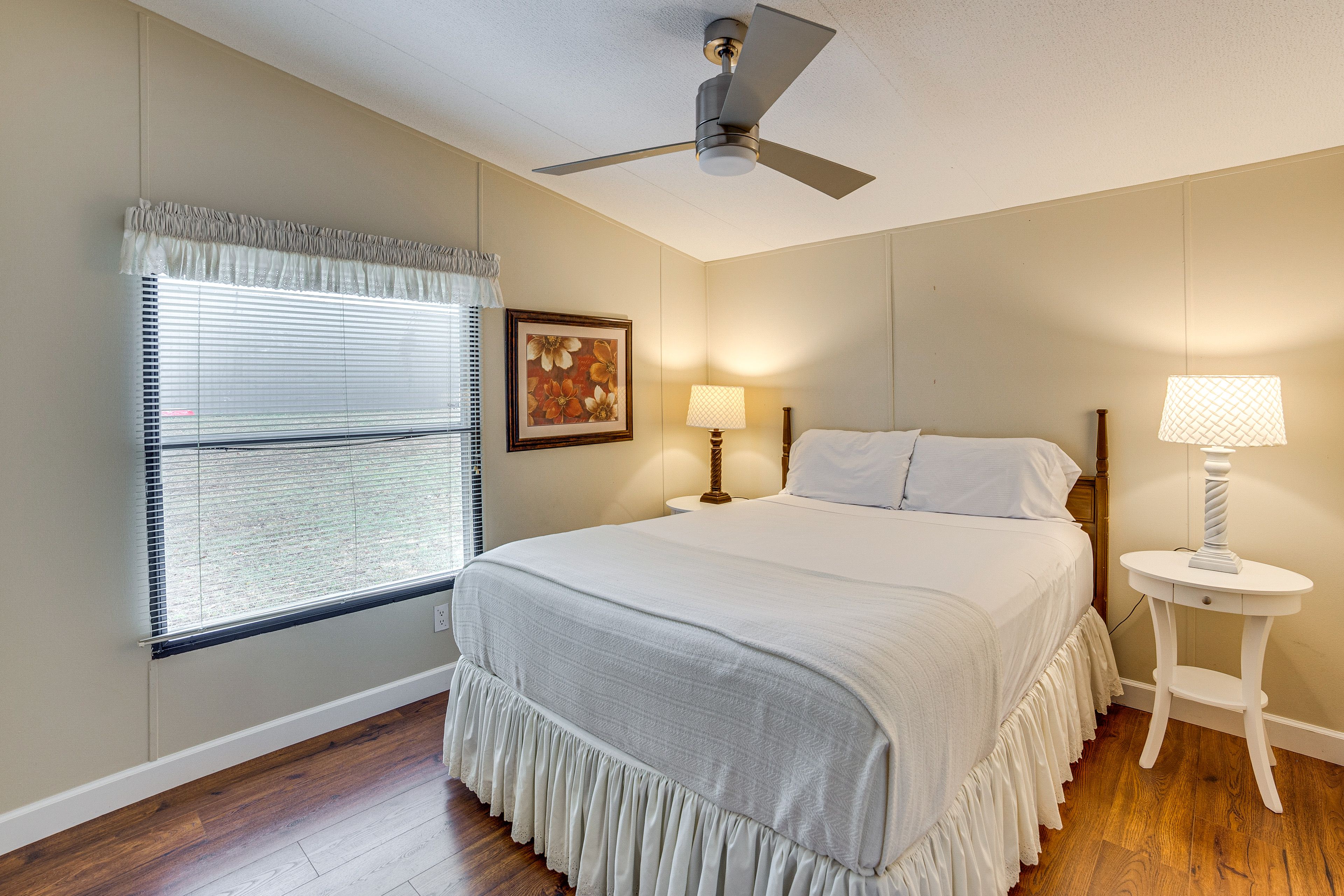 Bedroom 2 | Queen Bed