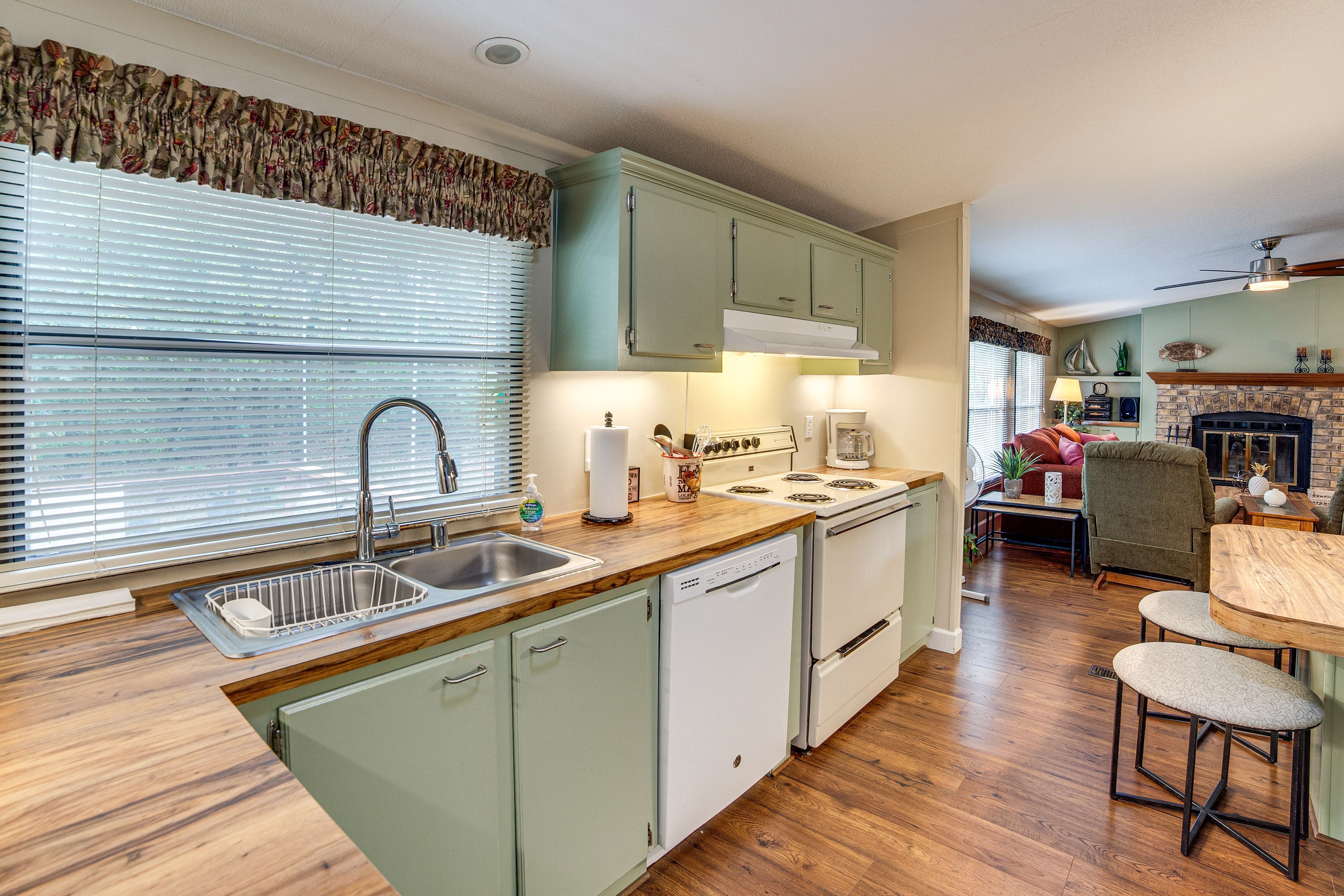 Kitchen | Crockpot | Coffee Maker | Toaster