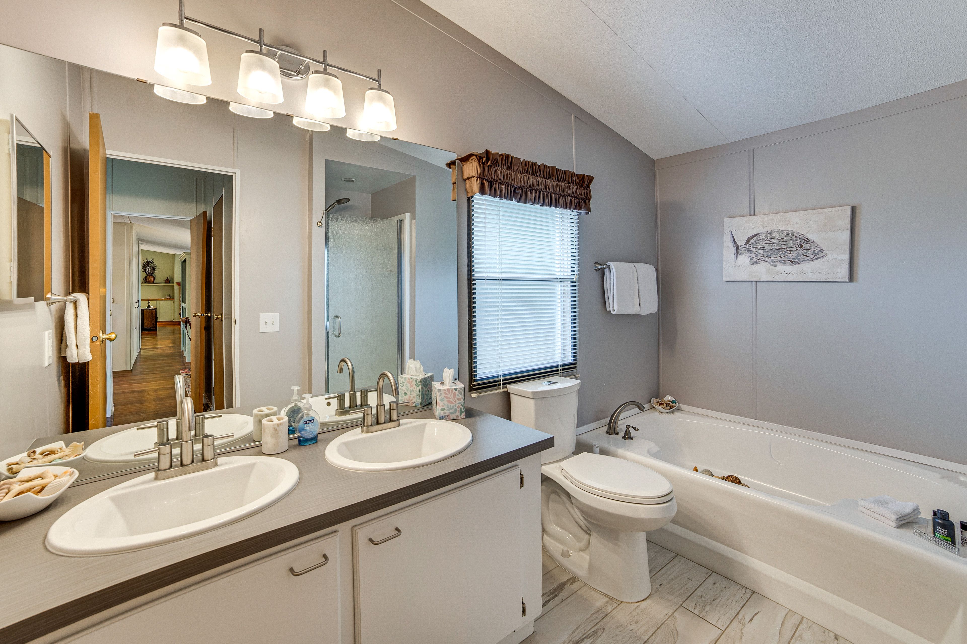 Full Bathroom | Linens & Towels