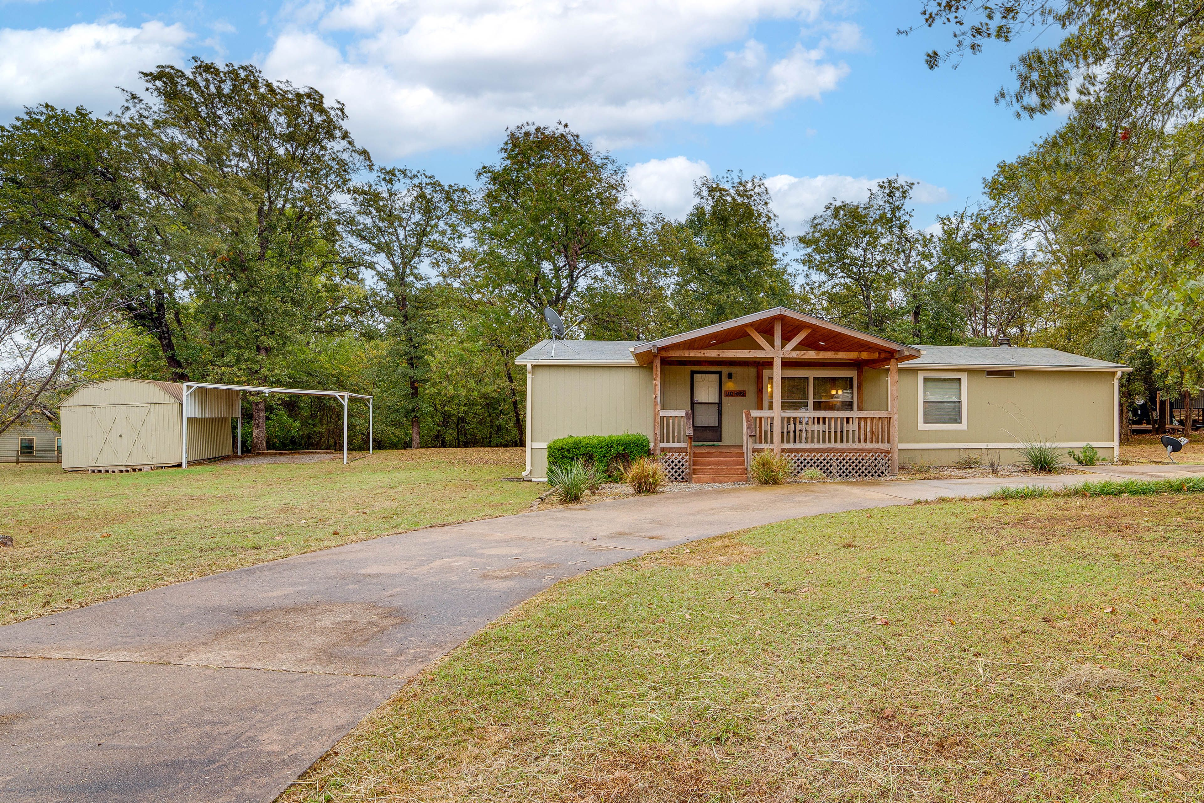 Parking | Circular Driveway (4 Vehicles)