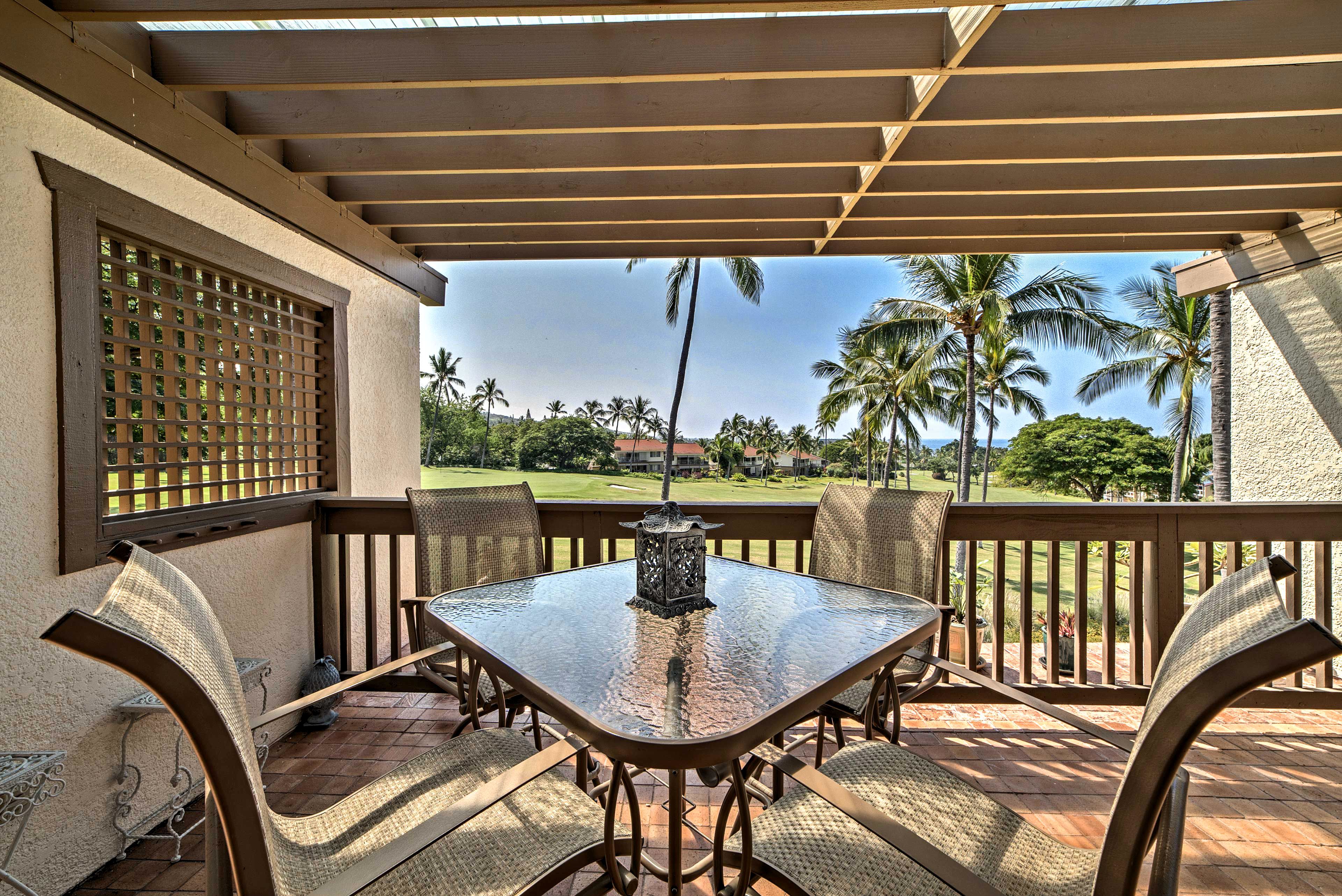 Golf Course Views | Outdoor Dining