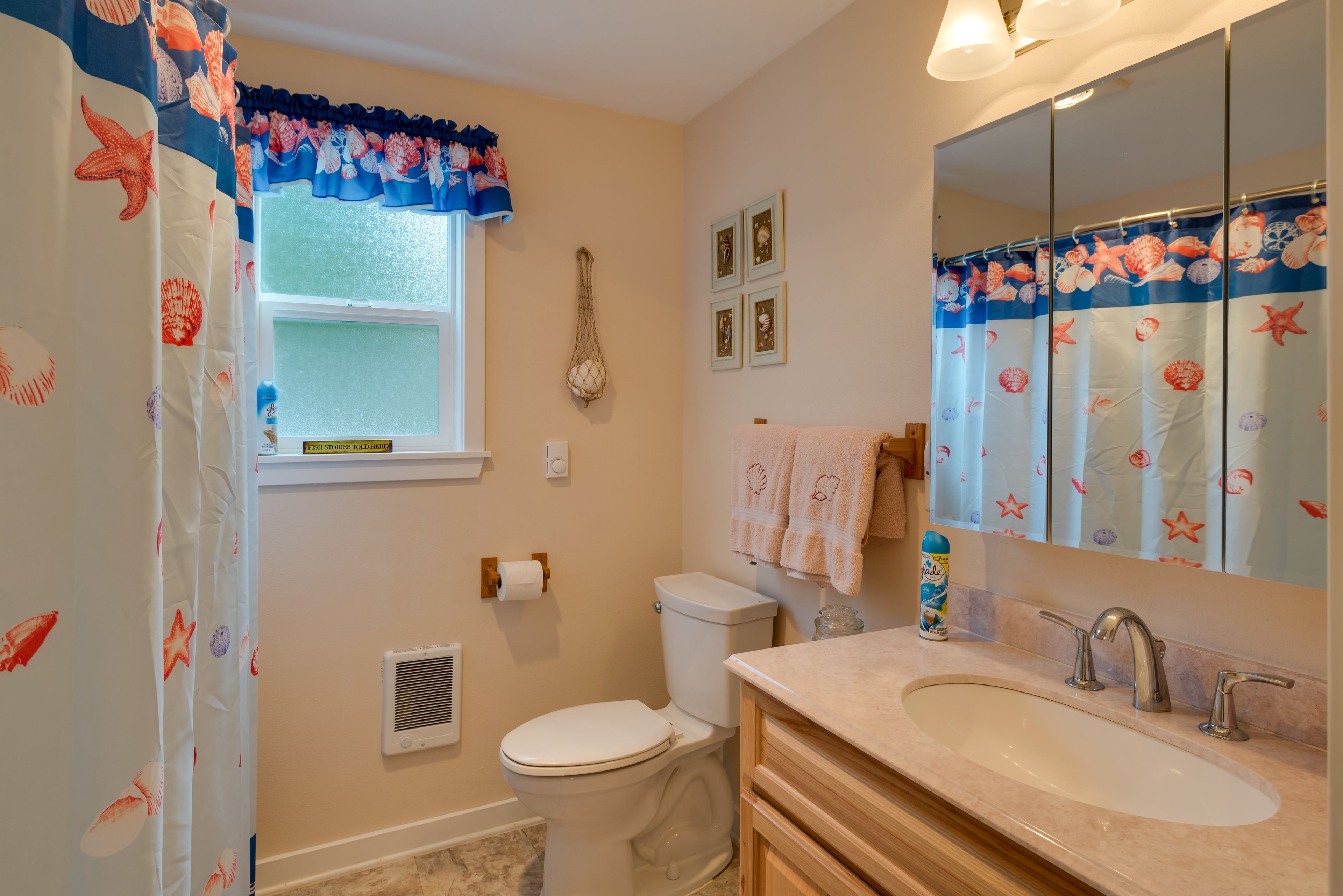 Full Bathroom | Complimentary Toiletries