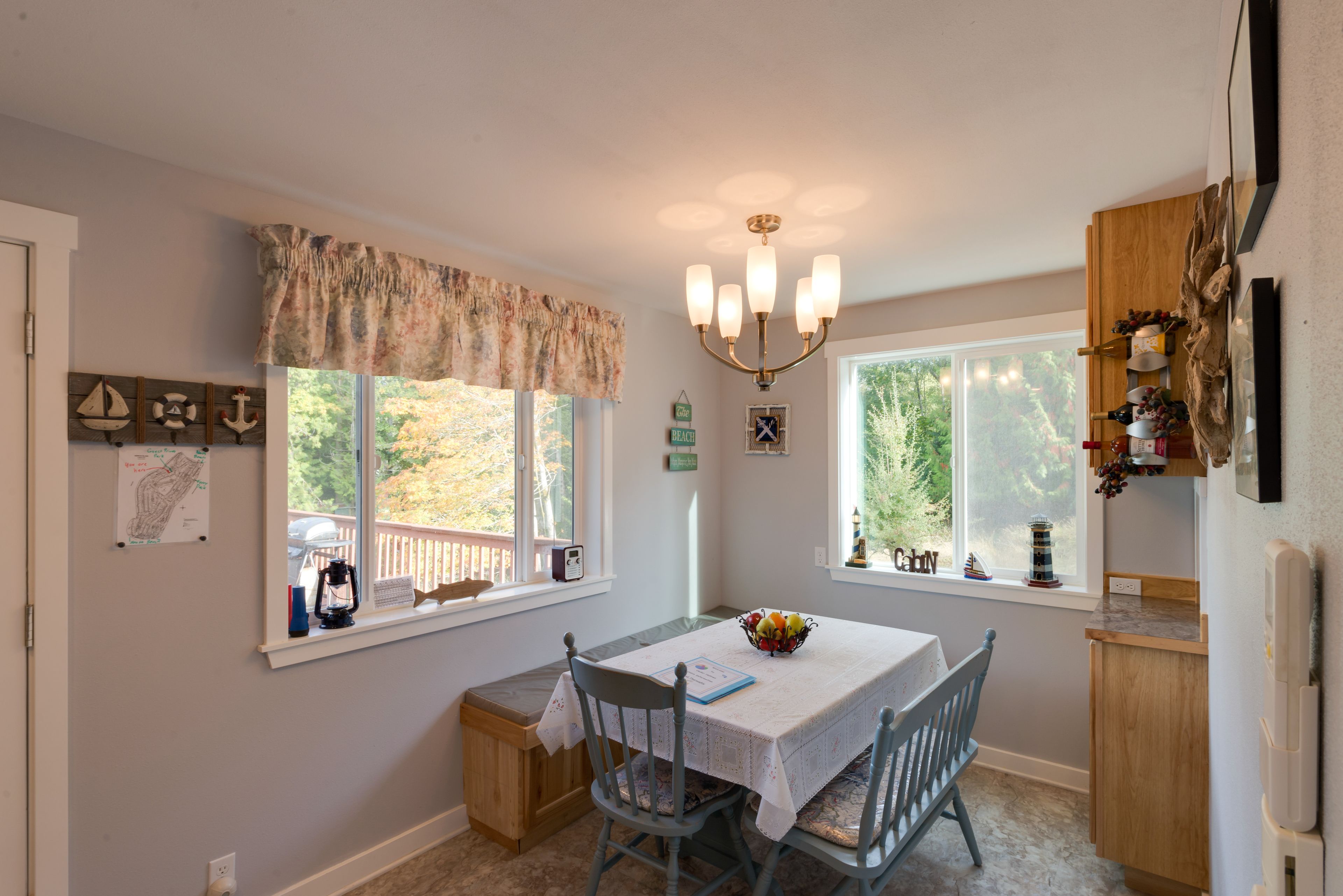Dining Area | Dishes & Flatware Provided