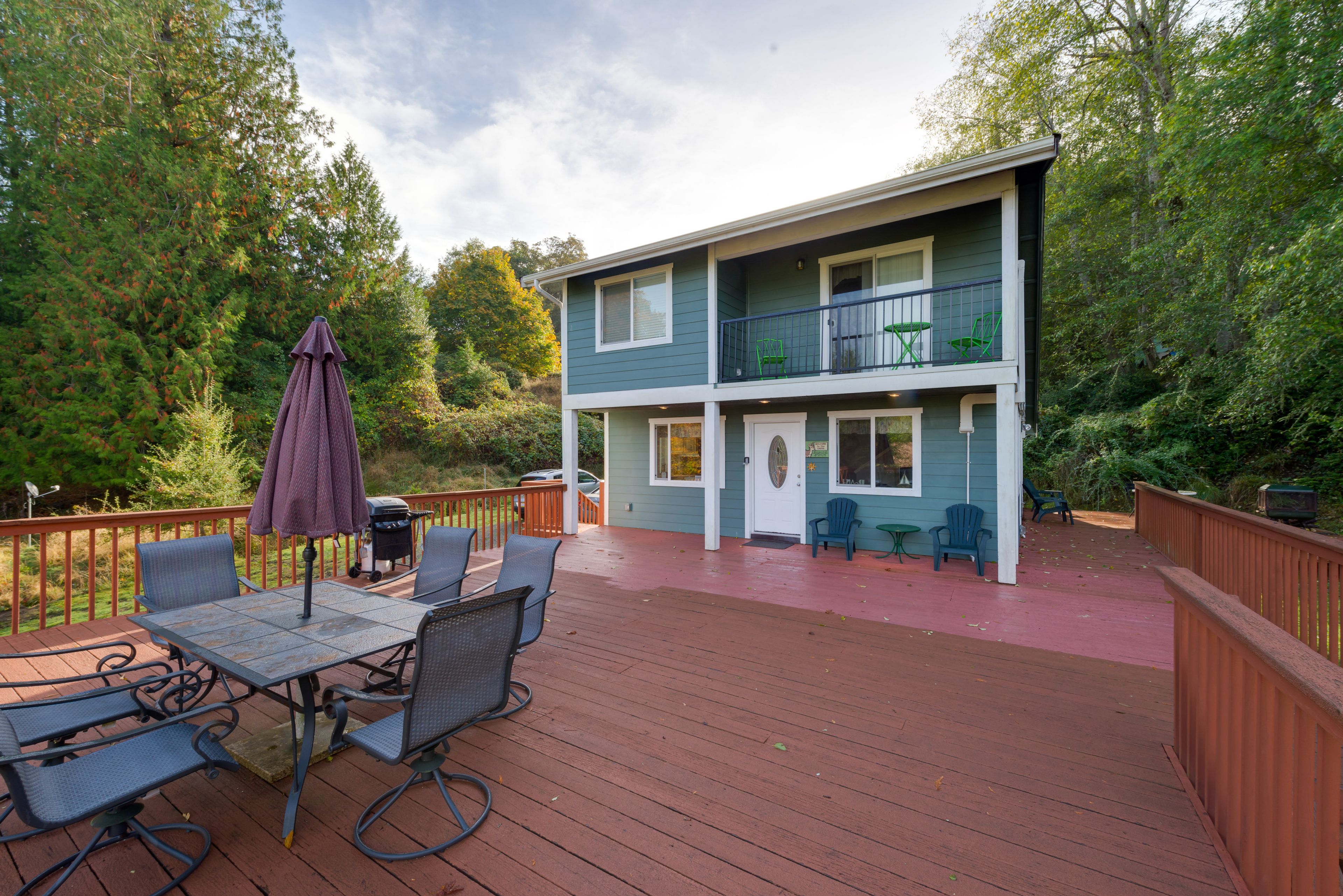 Lakebay Vacation Rental | 1BR | 2BA | 900 Sq Ft | Stairs Required