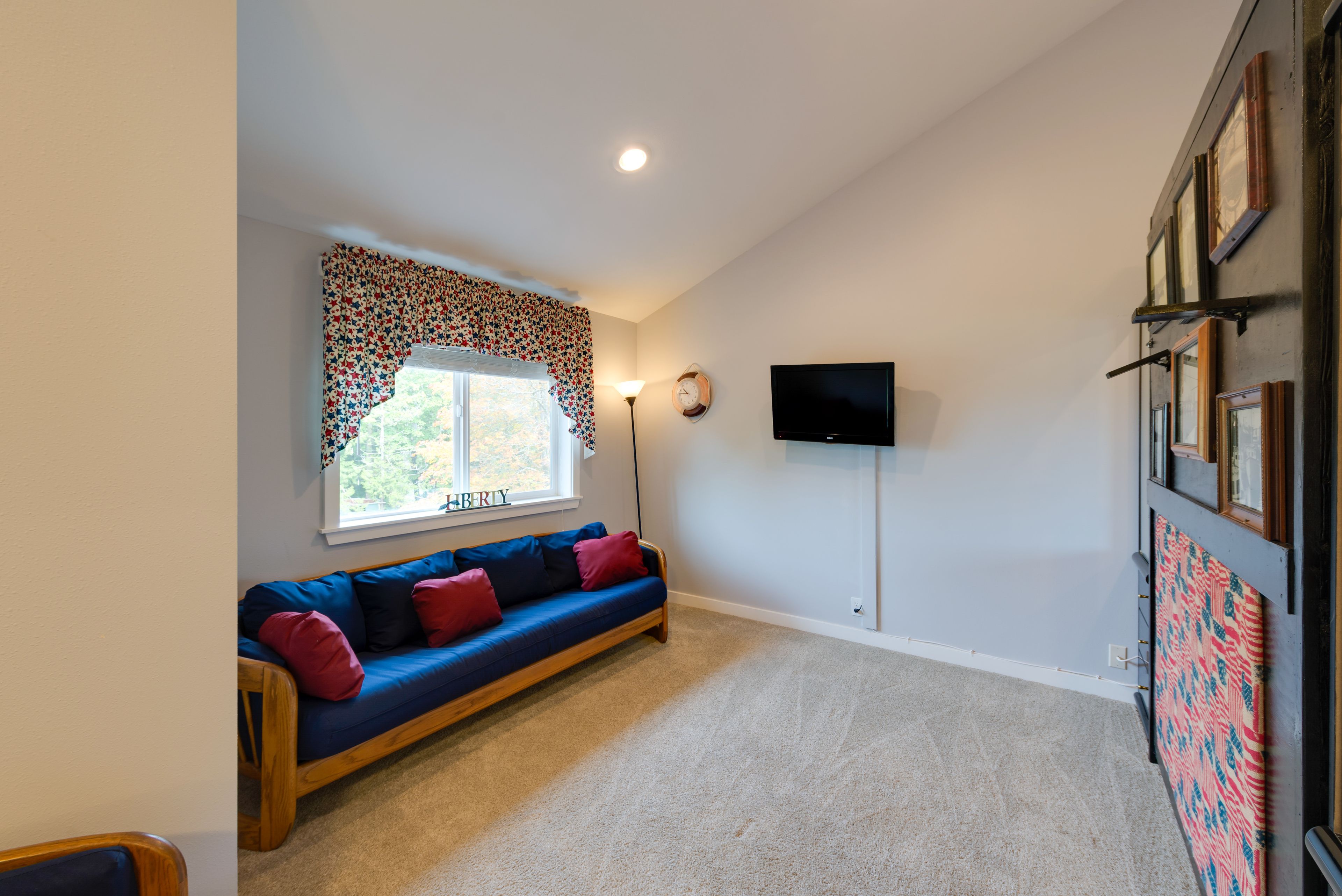 Loft | Queen Murphy Bed