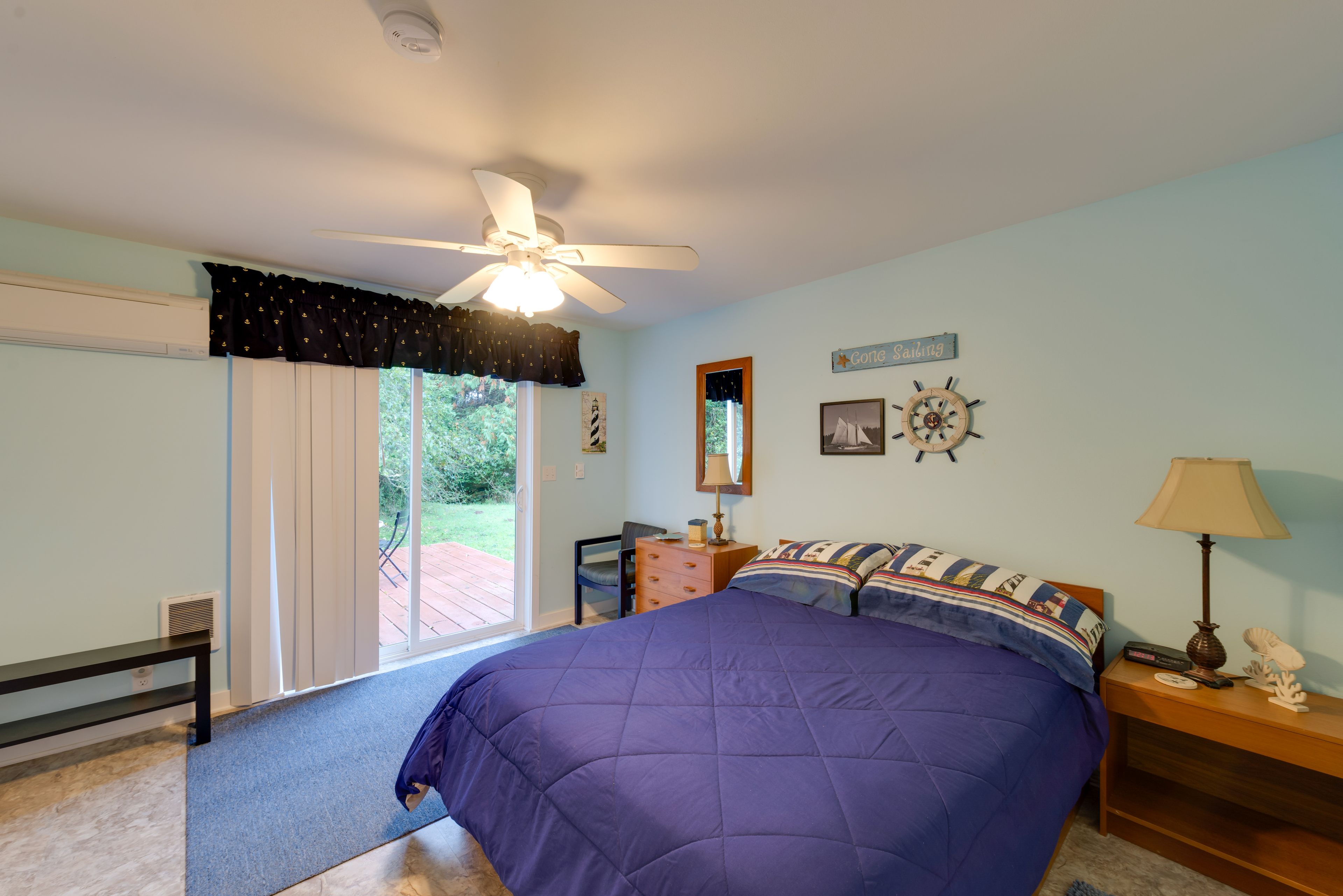 Bedroom | Queen Bed | Deck Access