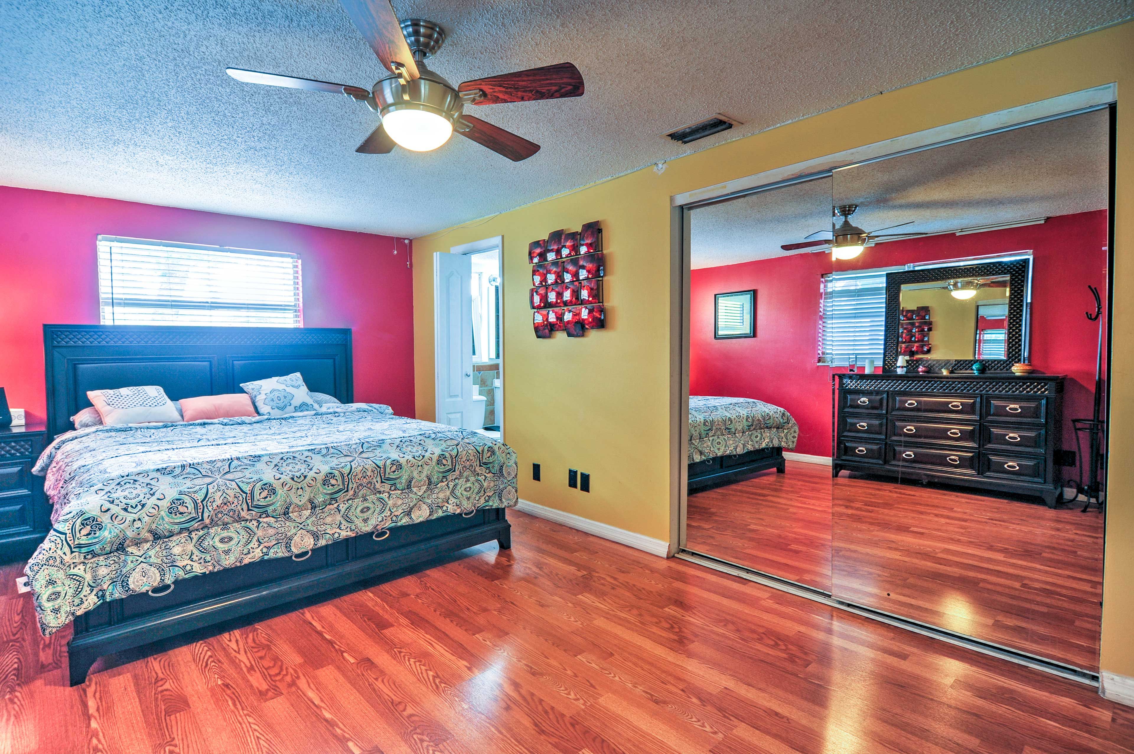 Bedroom 1 | King Bed
