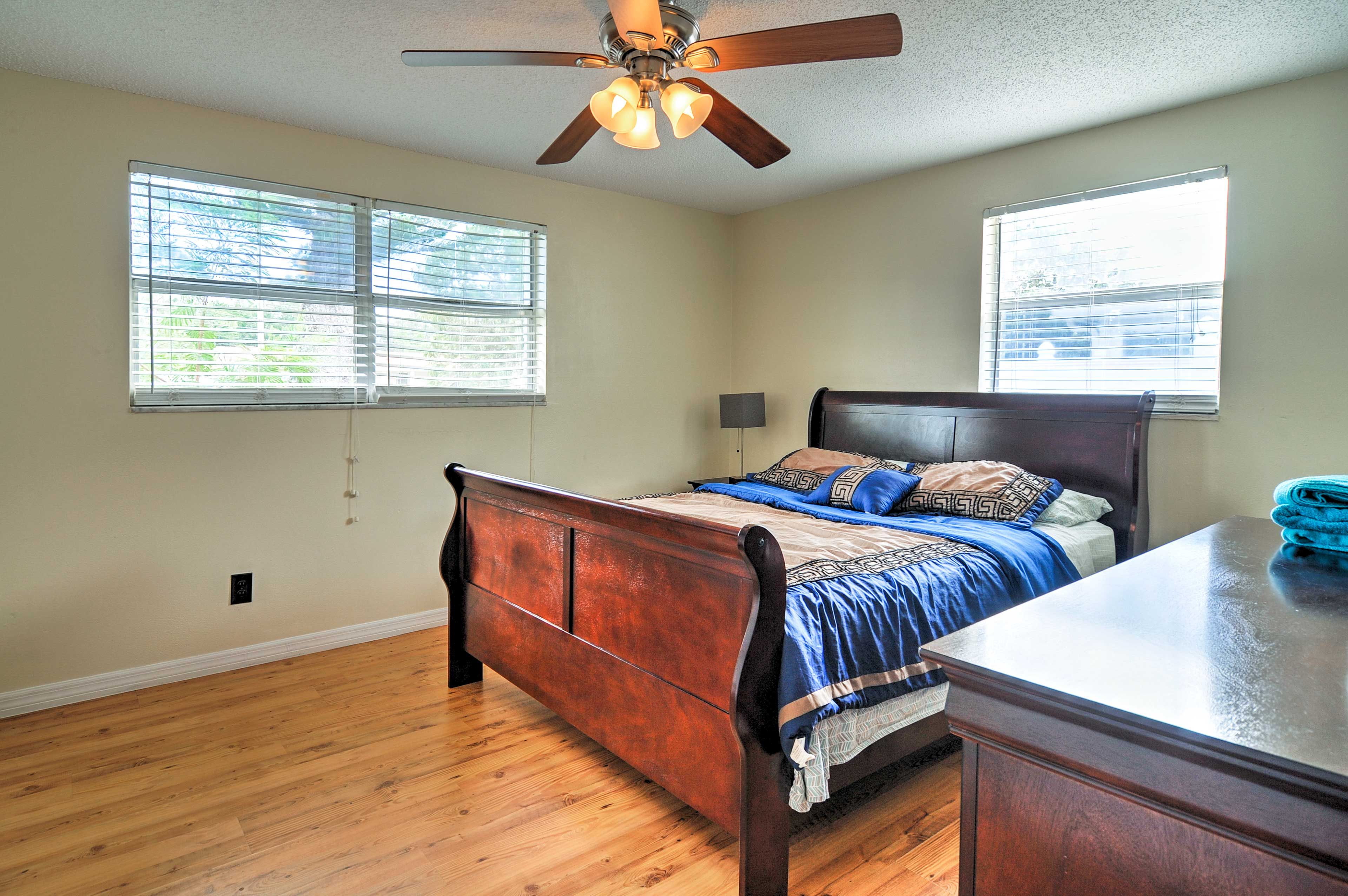 Bedroom 2 | Queen Bed