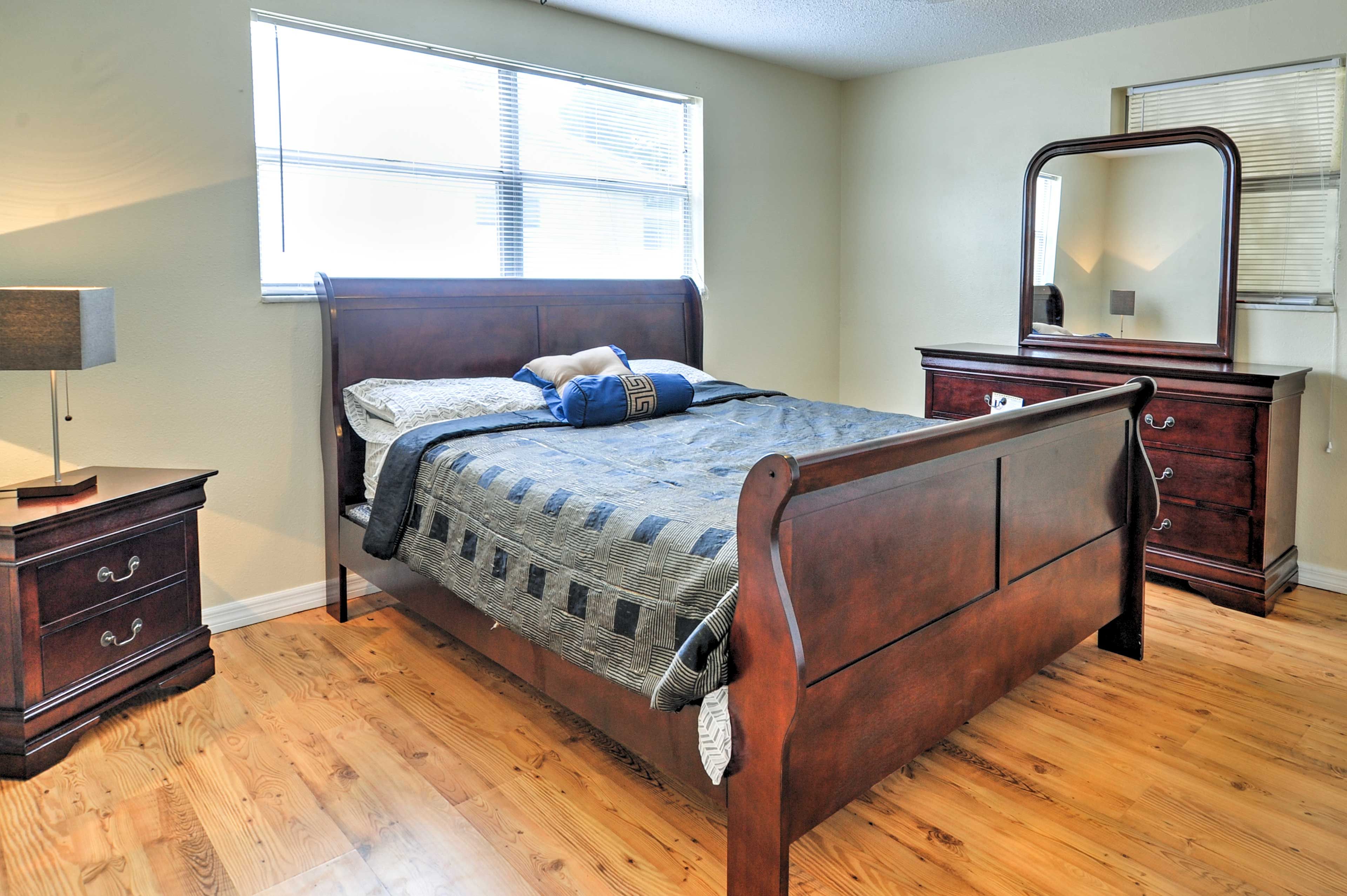 Bedroom 3 | Queen Bed