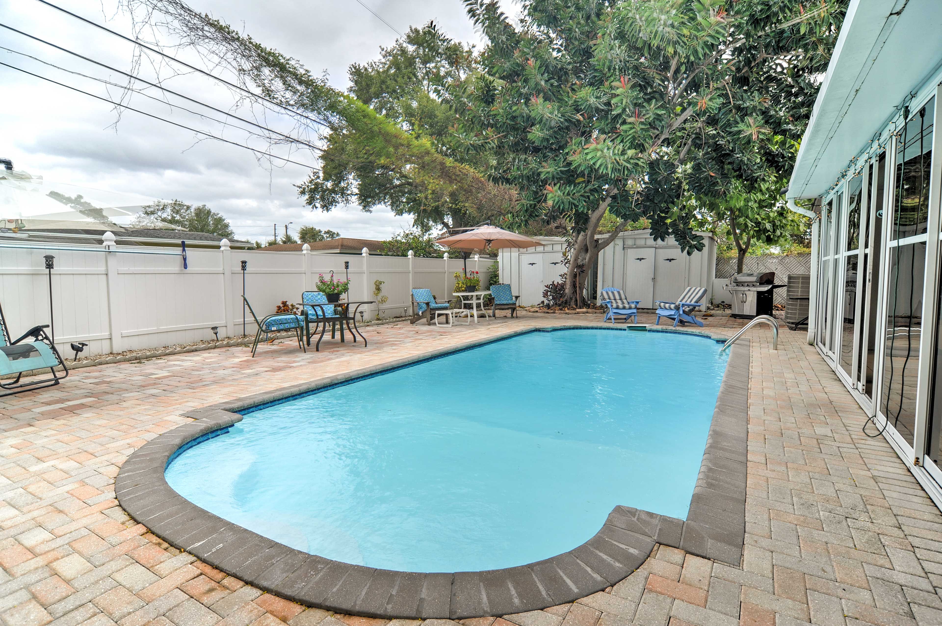 Yard | Outdoor Dining | Lounge Chairs