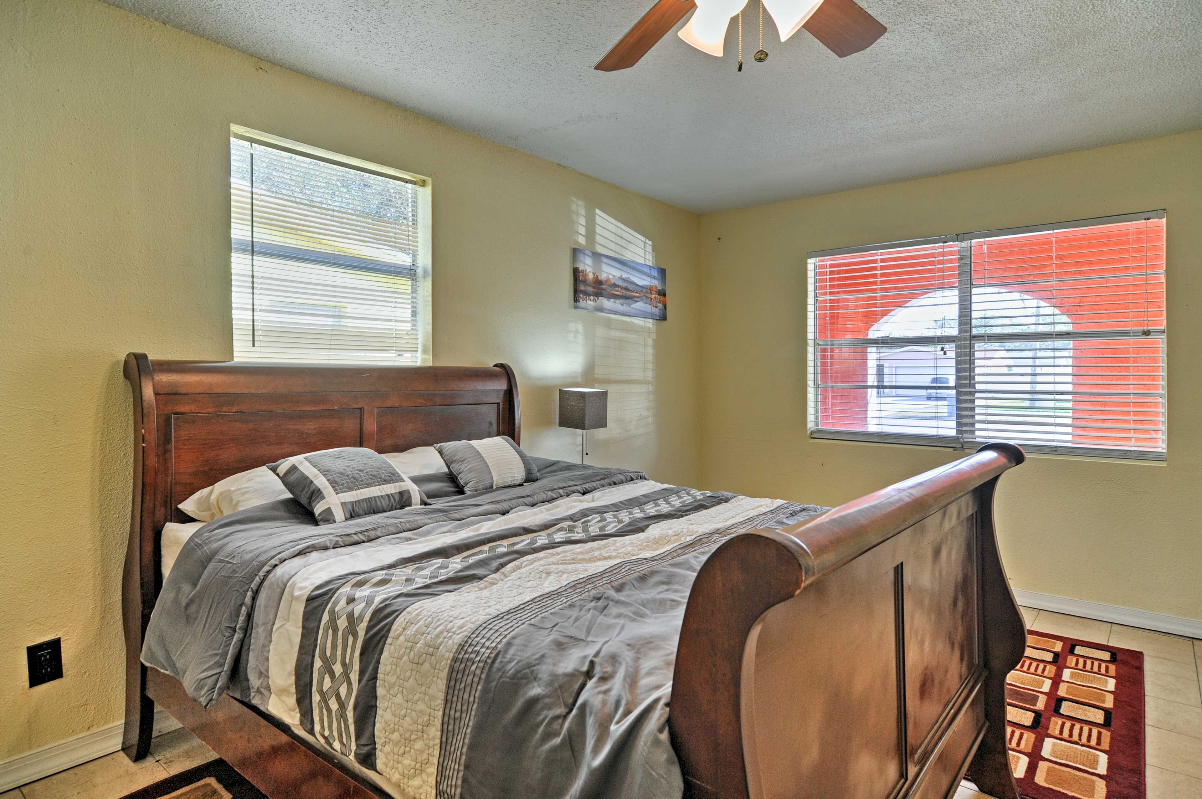 Bedroom 4 | Queen Bed