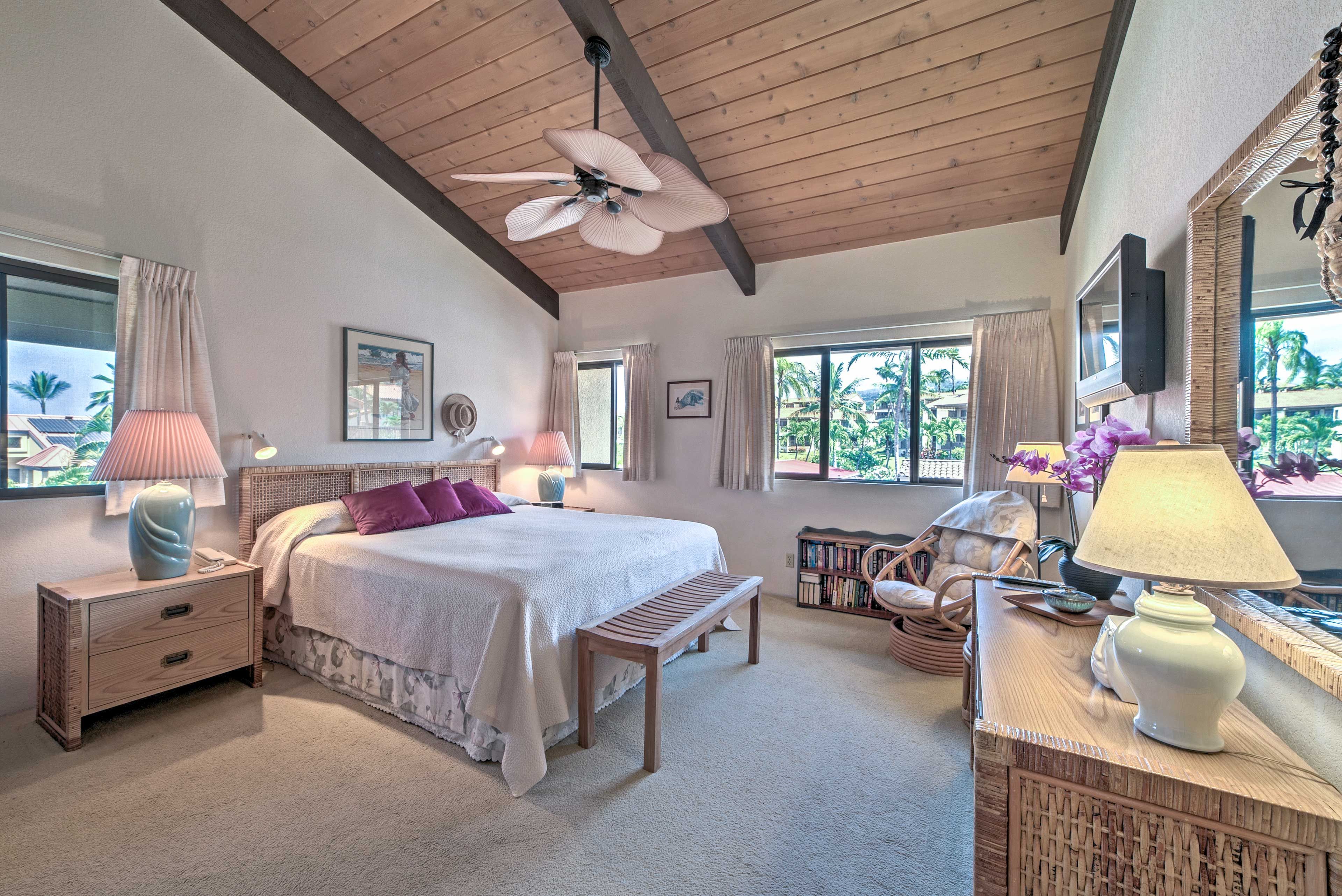 Bedroom | California King Bed | Linens Provided | Books
