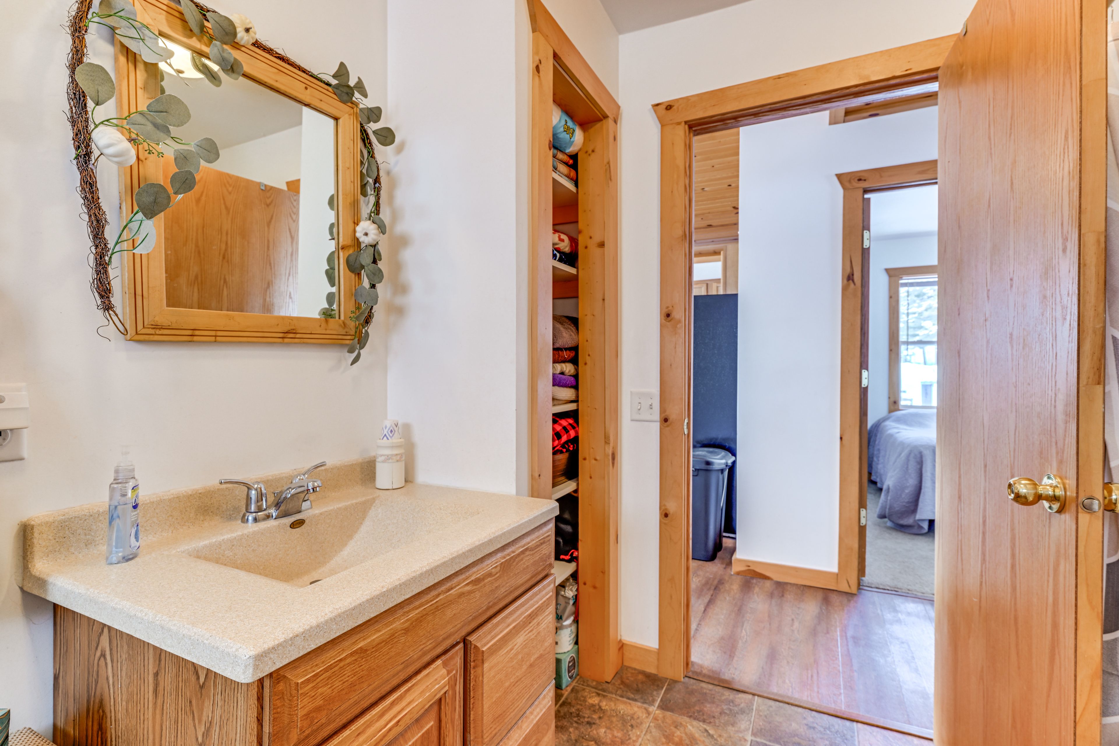 Full Bathroom | Main Level | Towels Provided | Toiletries