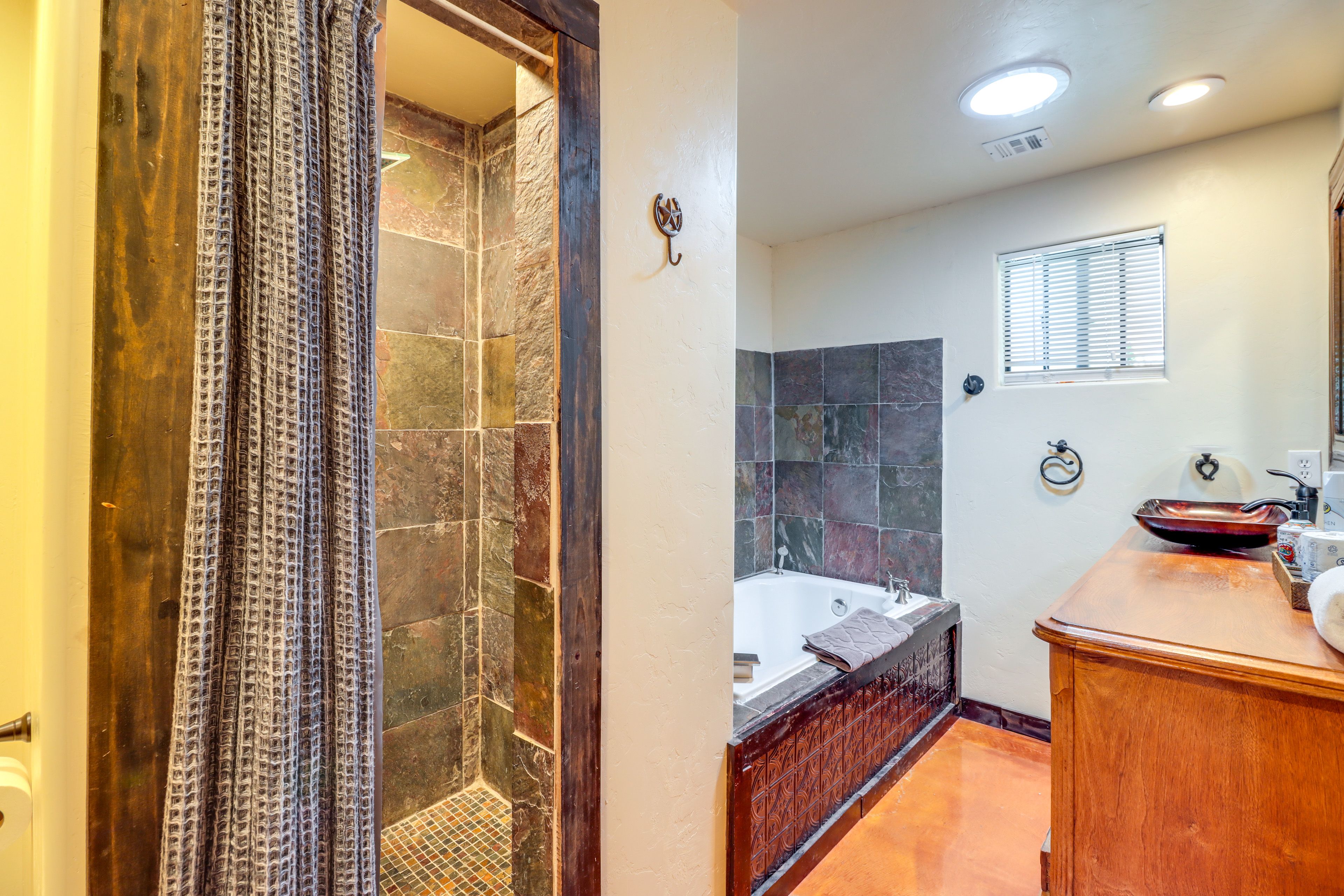 Full Bathroom | Soaking Tub | Walk-In Shower | Towels & Linens Provided